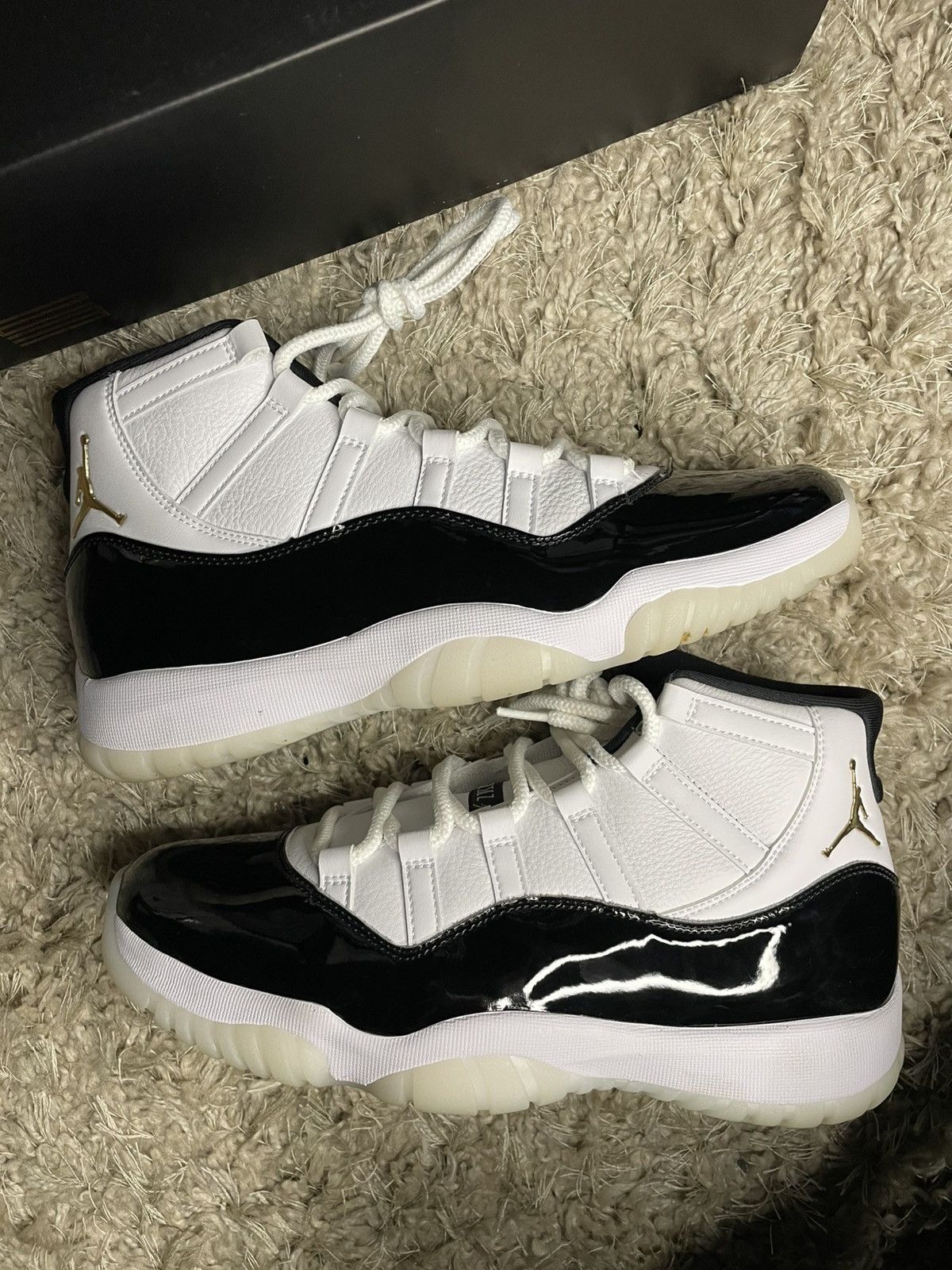 Jordan Brand Jordan 11 Gratitude Size US 10.5 / EU 43-44 - 2 Thumbnail