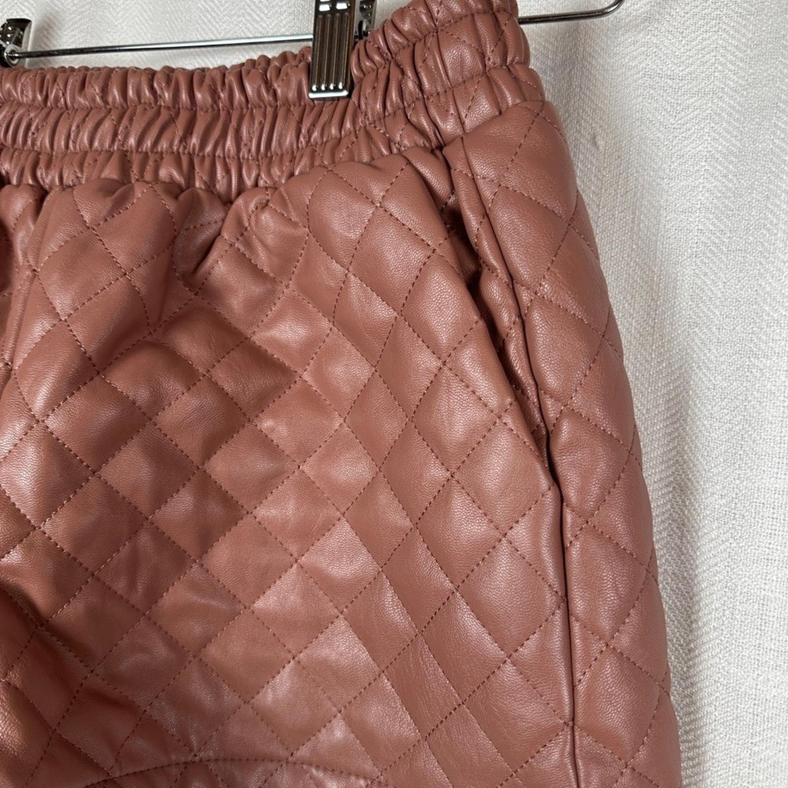 Forever 21 Forever 21 Quilted leather like Shorts XS Barbiecore y2k New Size 26" / US 2 / IT 38 - 4 Thumbnail