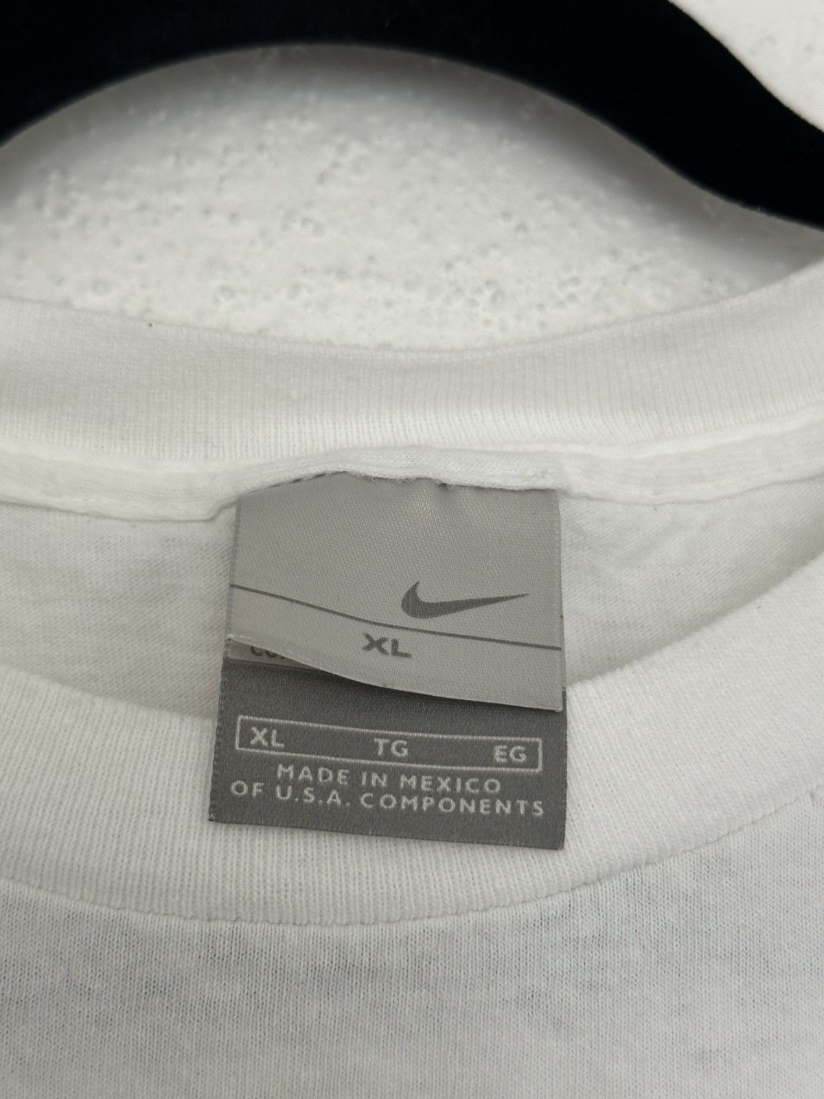 Nike Vintage Y2K Nike Embroidered Side Swoosh Logo T-Shirt XL Size US XL / EU 56 / 4 - 3 Thumbnail