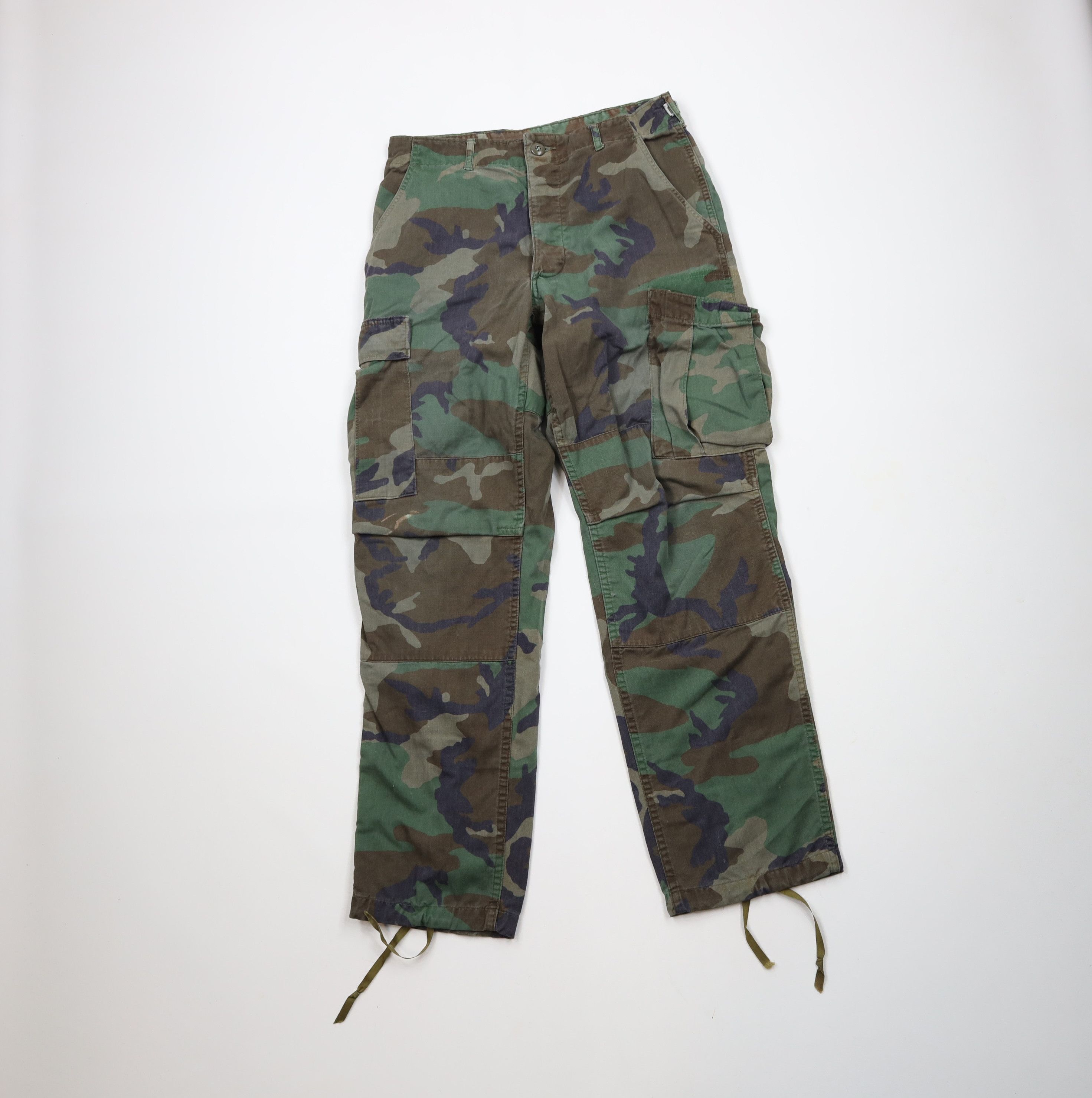 Vintage Vintage 90s Streetwear Knee Camouflage Cargo Pants USA Size US 30 / EU 46 - 1 Thumbnail