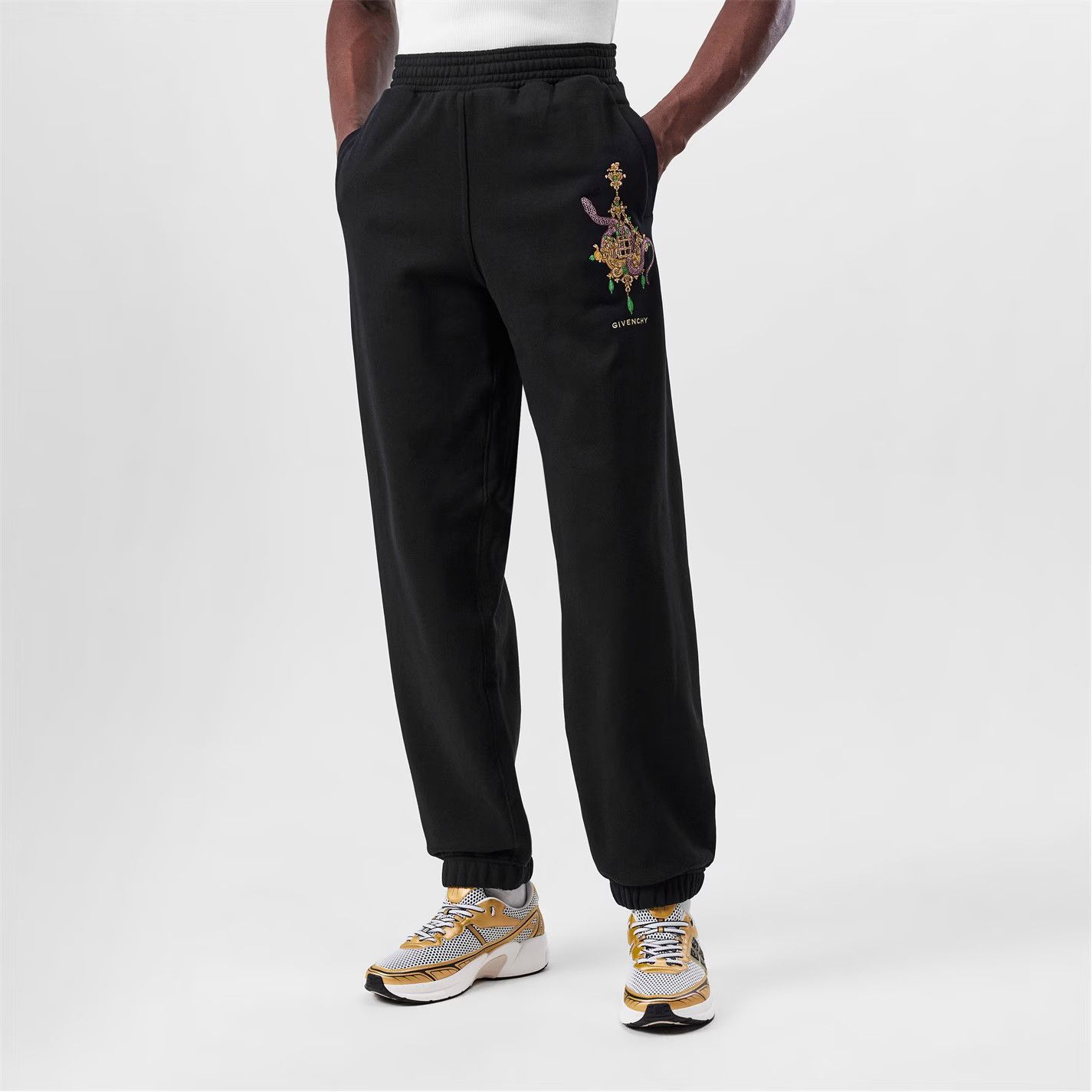 Givenchy o1g2r1mq0426 Graphic Sweatpants & Joggers in Black Size US 32 / EU 48 - 2 Thumbnail