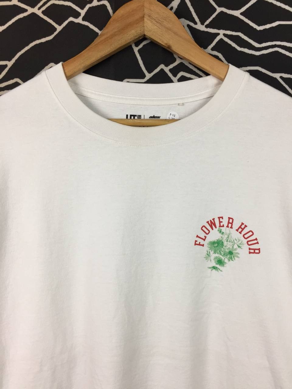 Uniqlo Uniqlo UT x Alex Olson Skater Collection Flower Hour Tee Size US L / EU 52-54 / 3 - 3 Thumbnail