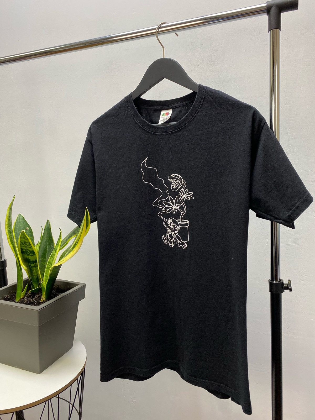 Nintendo Super Mario Wiid weed marijuana Amsterdam Tee Shirt Size US L / EU 52-54 / 3 - 2 Thumbnail