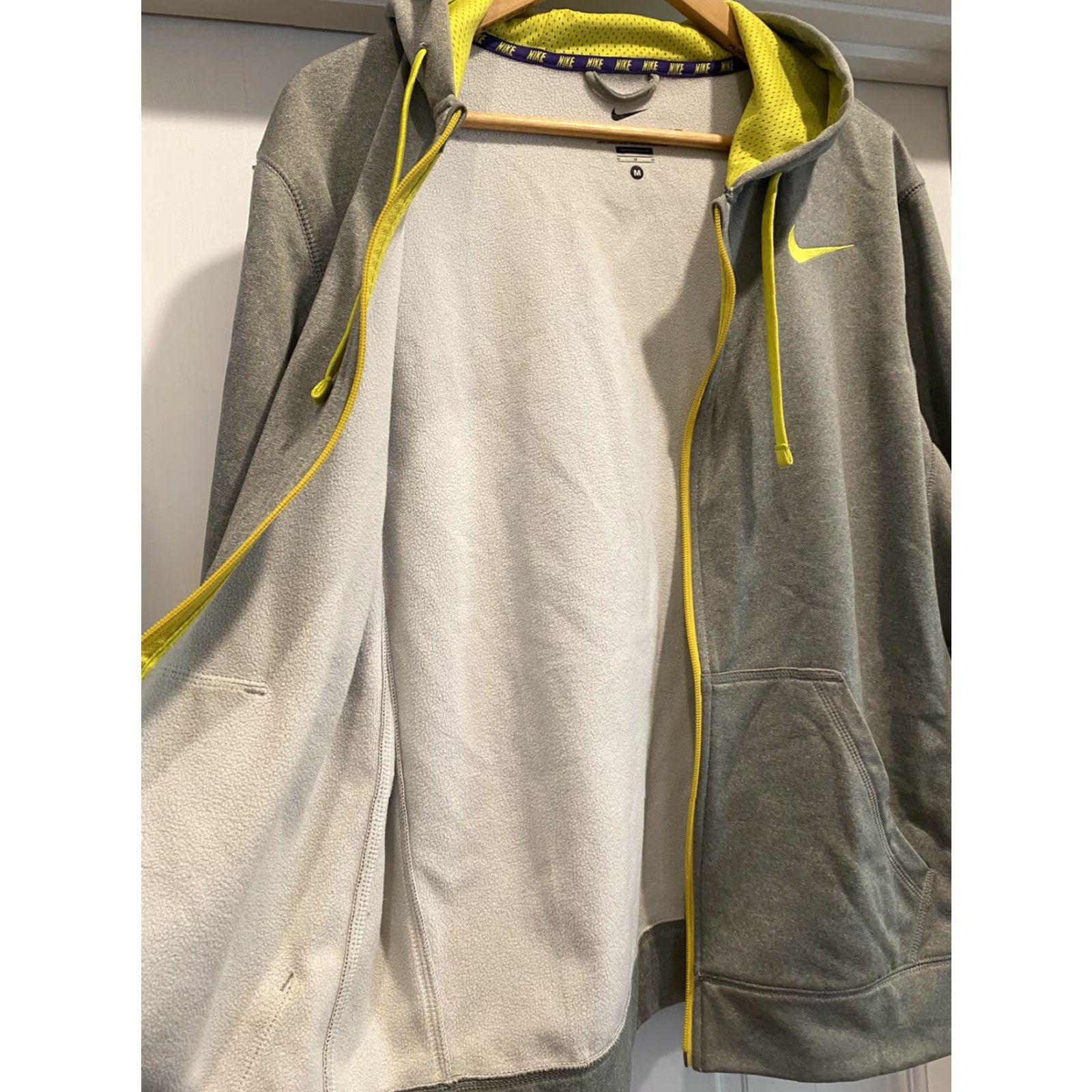 Nike Nike Therm-fit Full Zip Hood Jacket Mens M Gray Yellow Track Jacket Running Jogging CrossFit Size US M / EU 48-50 / 2 - 3 Thumbnail