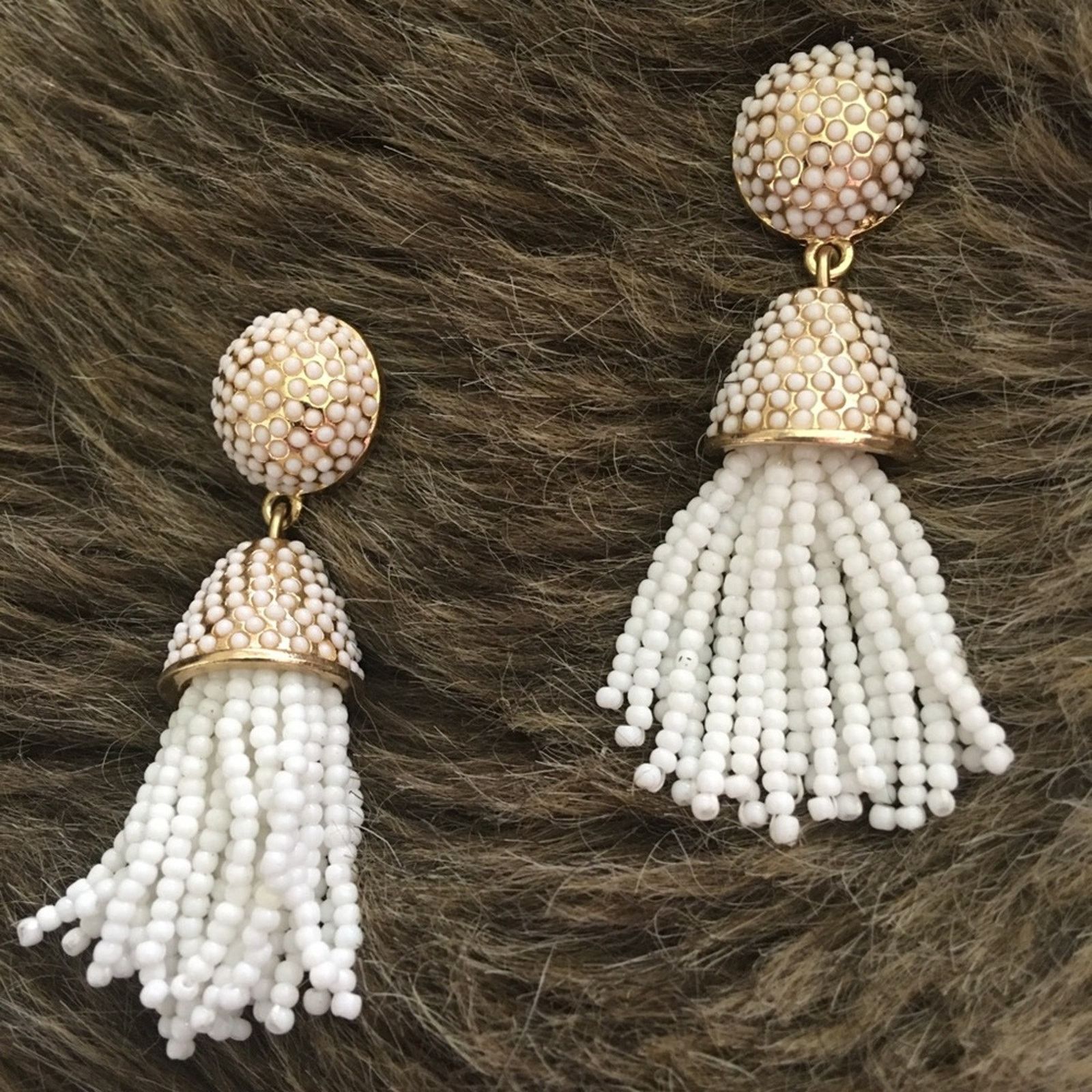 Vintage Vintage white seed bead tassel pierced earrings Size ONE SIZE - 1 Thumbnail