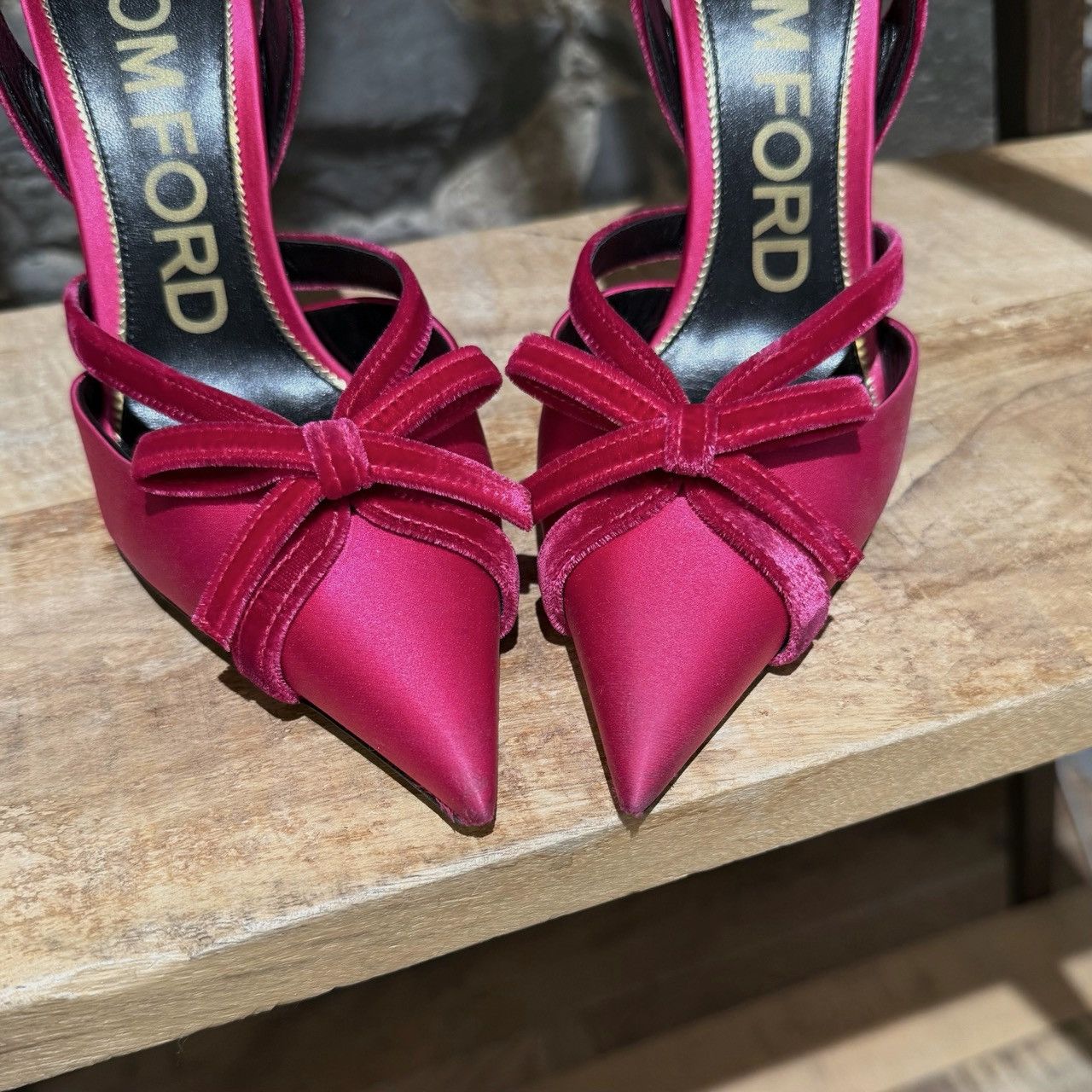 Tom Ford Tom Ford Fuchsia Satin Velvet Bow Pumps Size US 7 / IT 37 - 4 Thumbnail