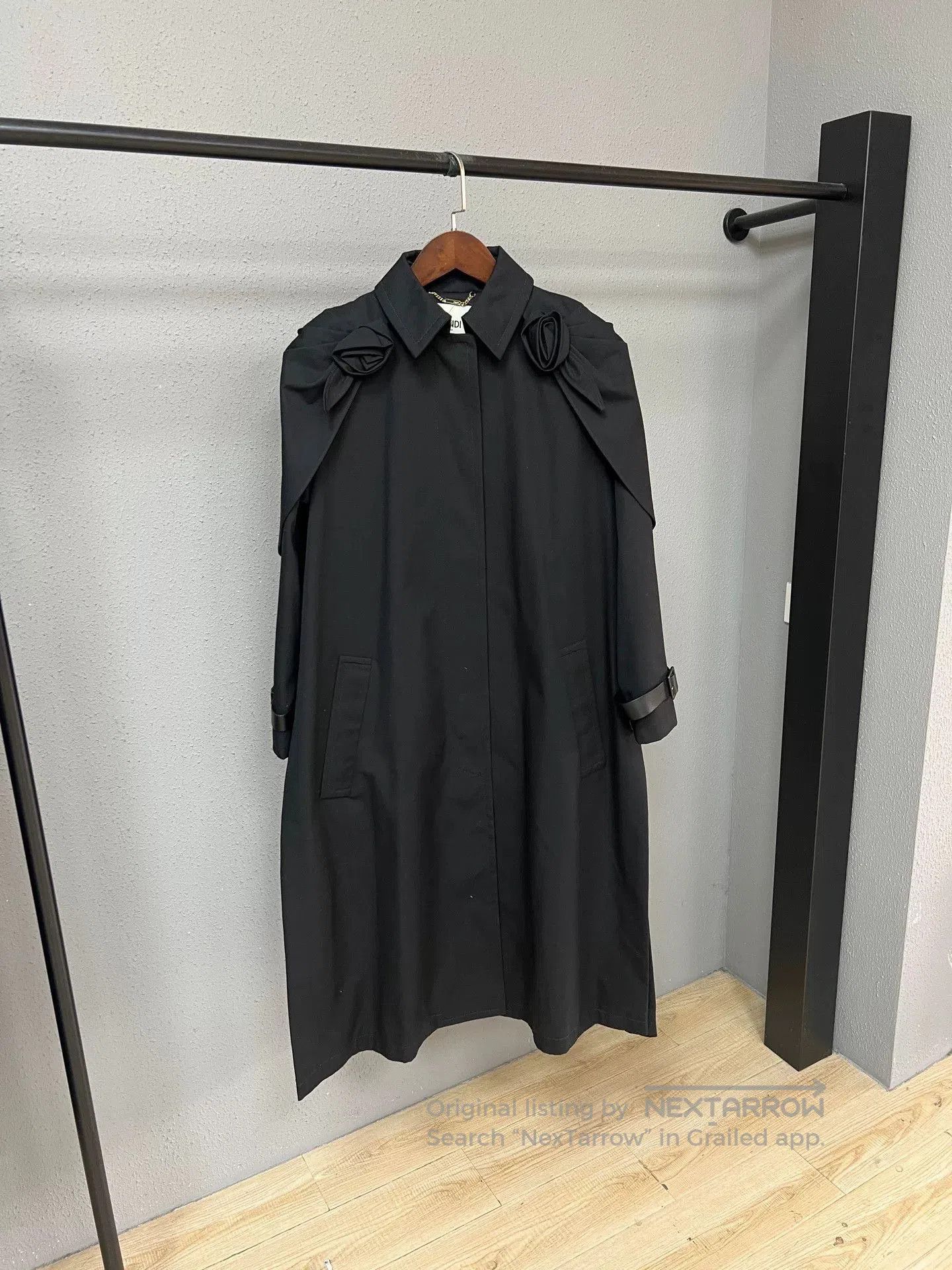 Fendi Fendi Black Rose Cape Coat. Size S / US 4 / IT 40 - 1 Thumbnail