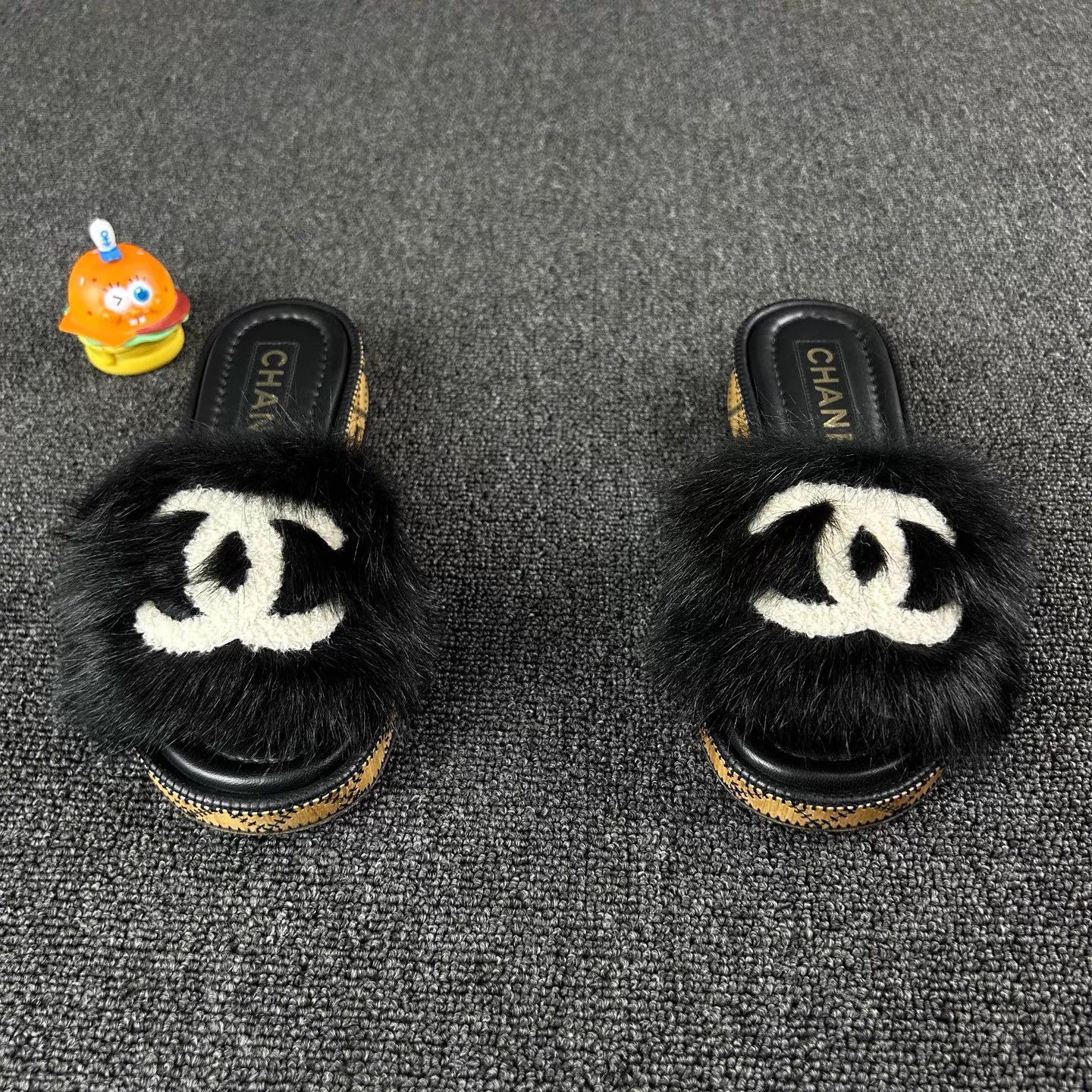 Chanel Chanel Black Fur Slippers Size 36 Size US 5.5 / IT 35.5 - 2 Thumbnail