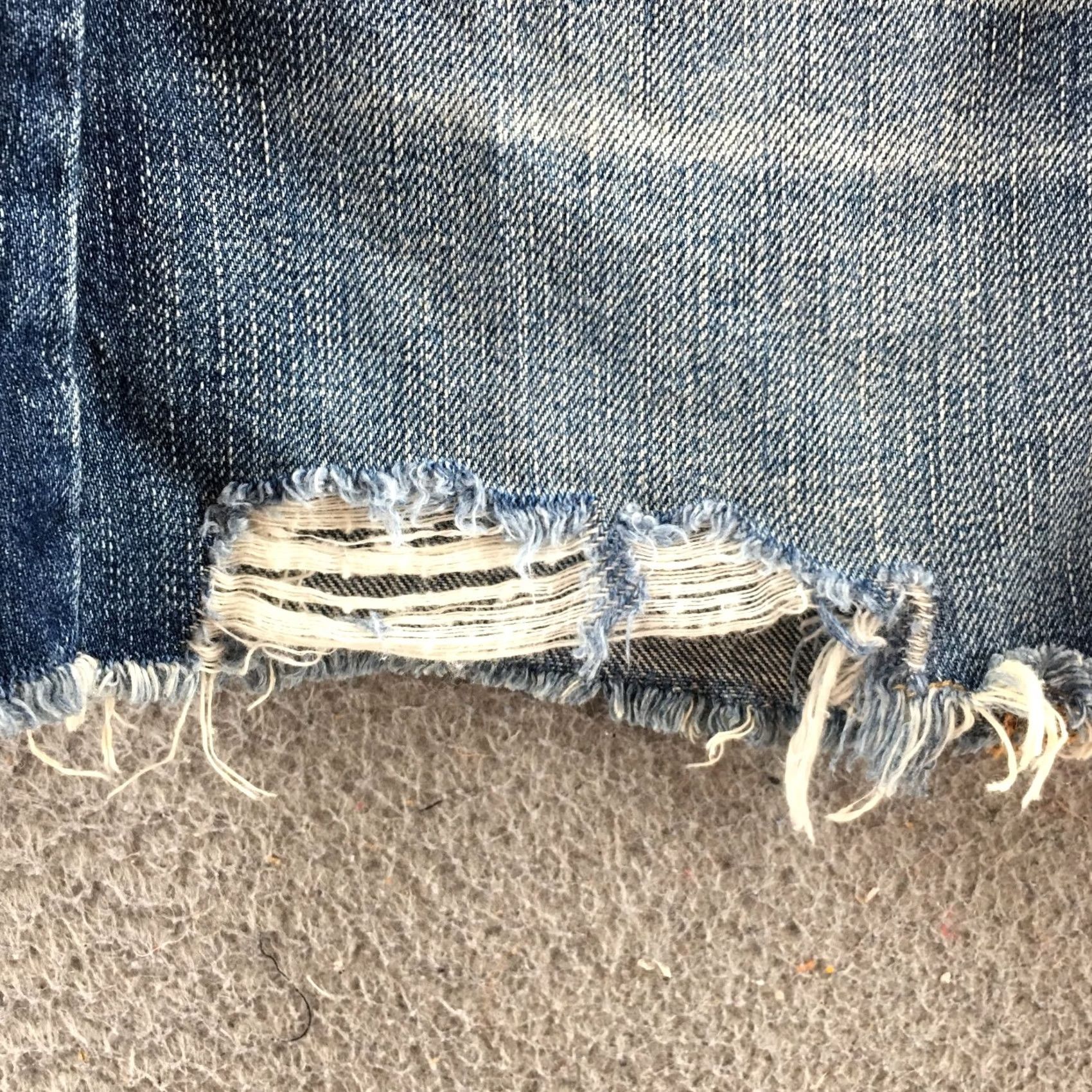 American Eagle Outfitters American Eagle Outfitters Mini Skirt Womens 0 Regular Blue Denim Distressed Zip Shorts? Size 25" / US 0 / IT 36 - 7 Thumbnail