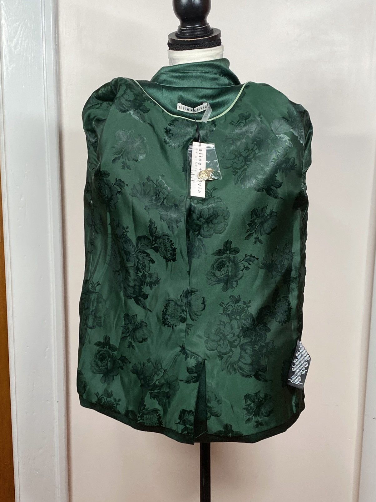 Alice + Olivia ALICE + OLIVIA Silas Satin Single-Breasted Blazer size 0 Size XS / US 0-2 / IT 36-38 - 16 Thumbnail