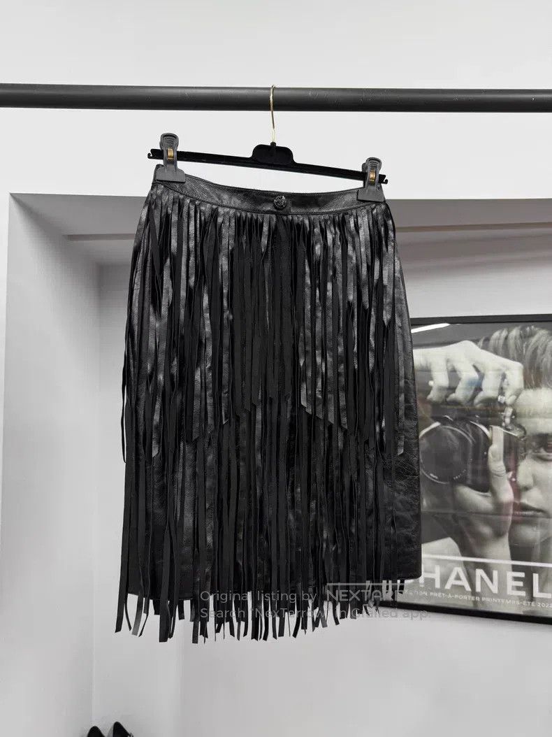 Chanel Chanel Black tassel lambskin skirt Size 24" / US 00 / IT 34 - 2 Thumbnail