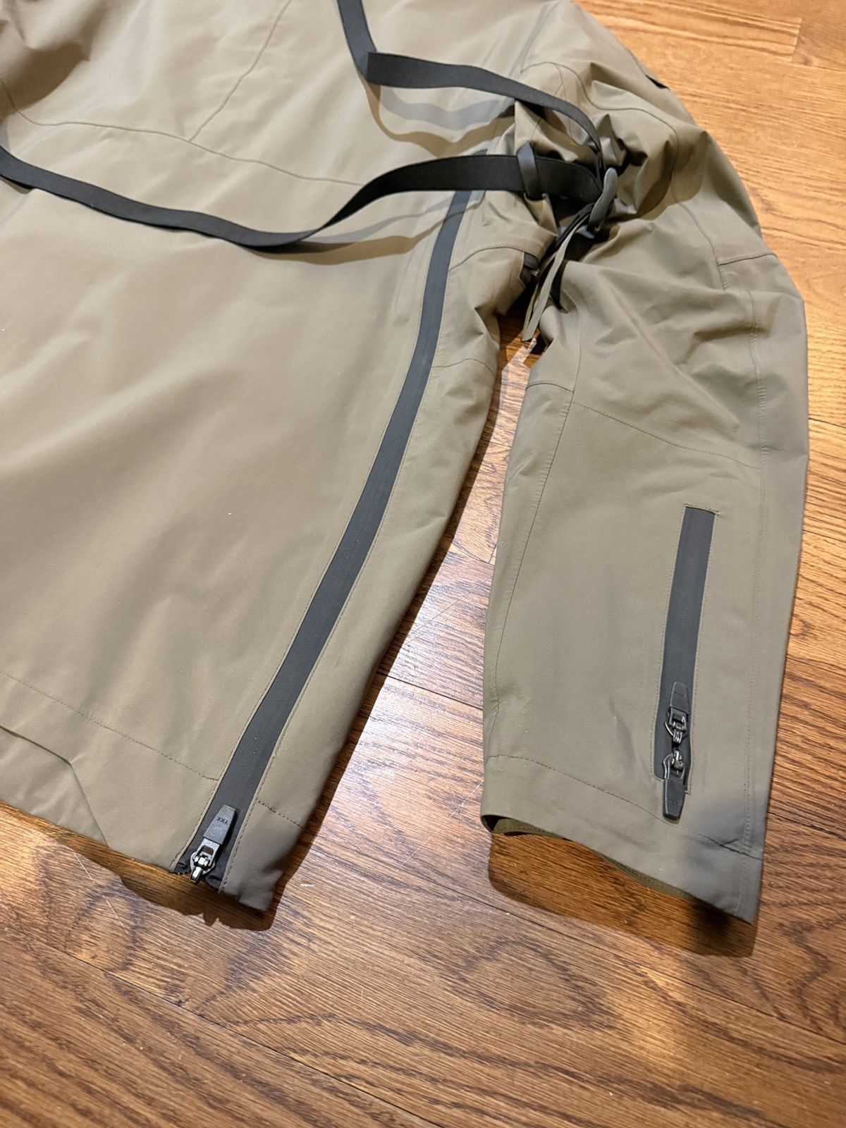 Acronym Acronym J1B-GT Gore-Tex Pro RAF Green Jacket FW 2021 (XL) Size US XL / EU 56 / 4 - 7 Thumbnail