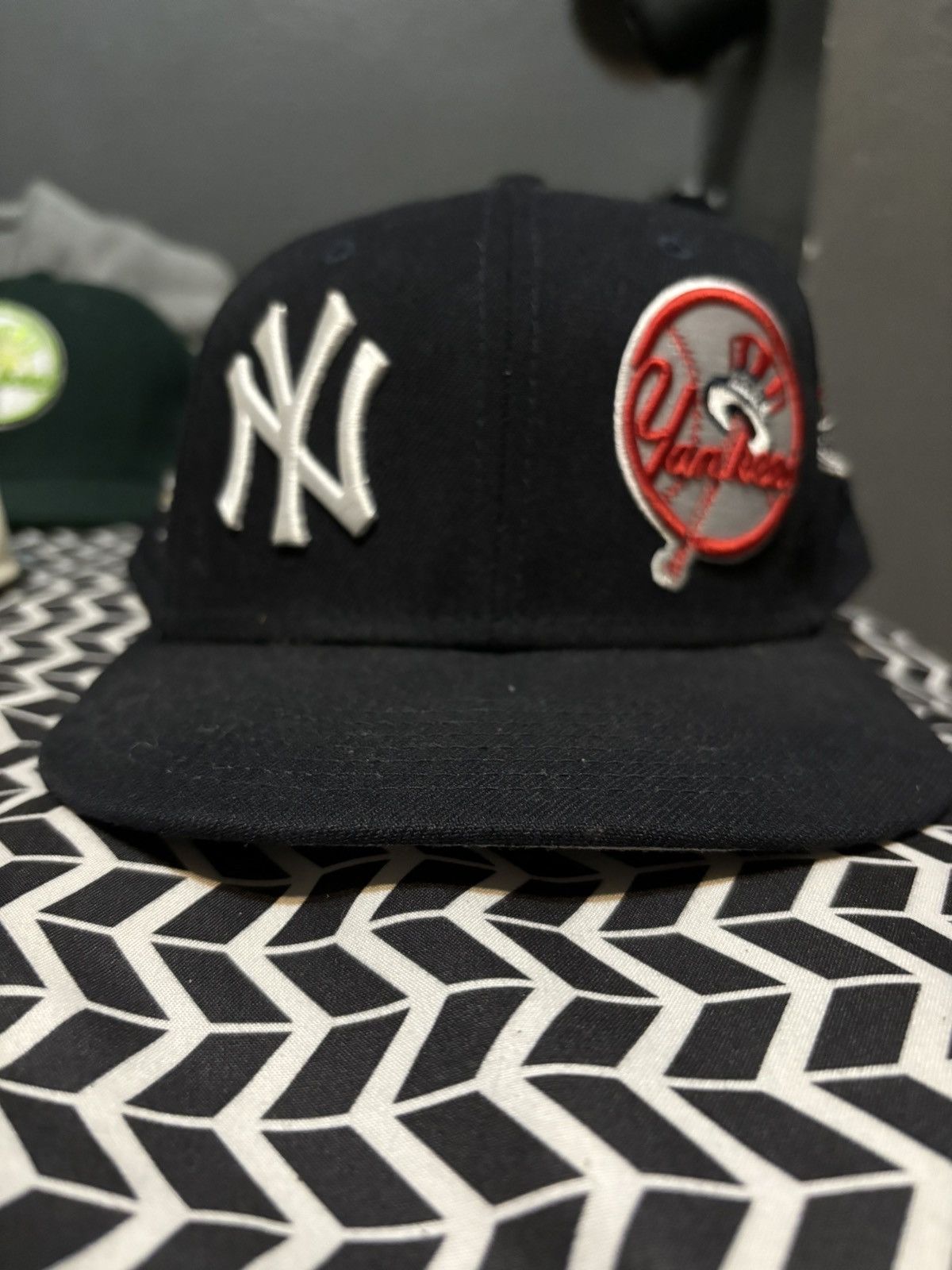 New Era heavily embroidered yankees fitted size 7 Size ONE SIZE - 1 Thumbnail