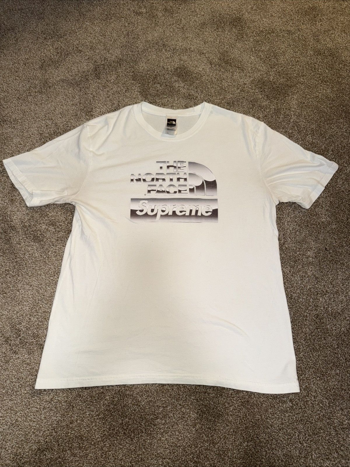 Supreme × The North Face Supreme X The North Face Metallic Logo Tee White Tee Shirt Size US M / EU 48-50 / 2 - 1 Thumbnail
