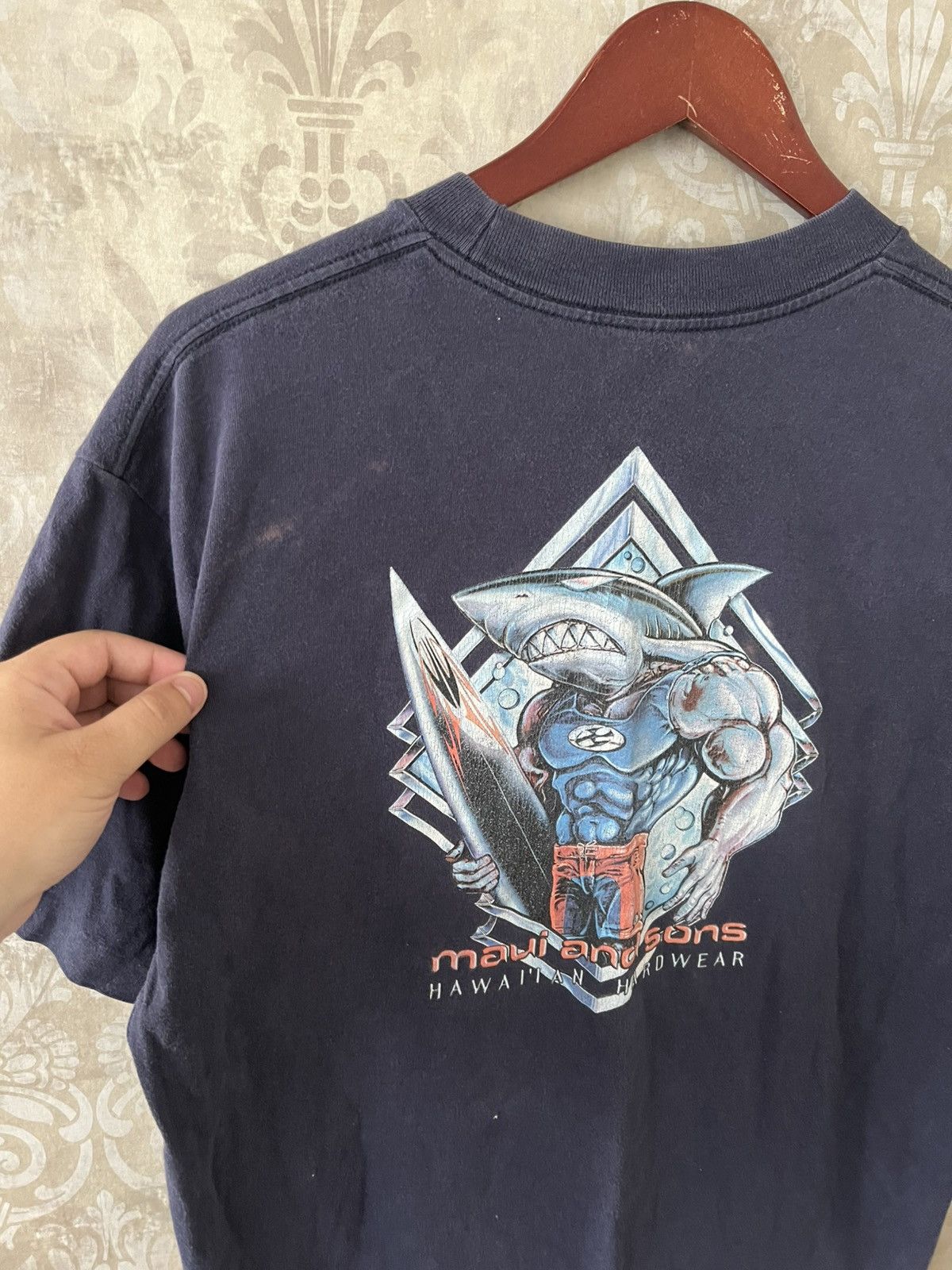 Vintage Vintage Maui and Sons Shark Graphic Tee Hawaii Surf Skate Size US L / EU 52-54 / 3 - 4 Thumbnail