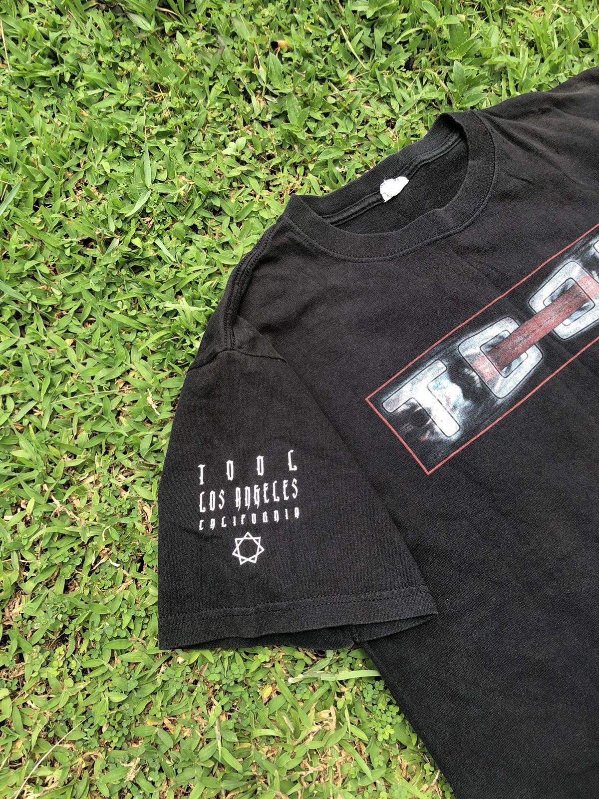 Band Tees Vintage Y2K Sunfaded Tool Los Angeles Tour Tshirt Size US L / EU 52-54 / 3 - 14 Thumbnail