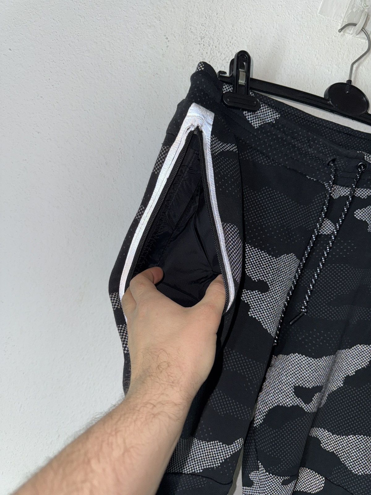 Nike Nike tech fleece Camo Reflective Track pants joggers Size US 32 / EU 48 - 6 Thumbnail