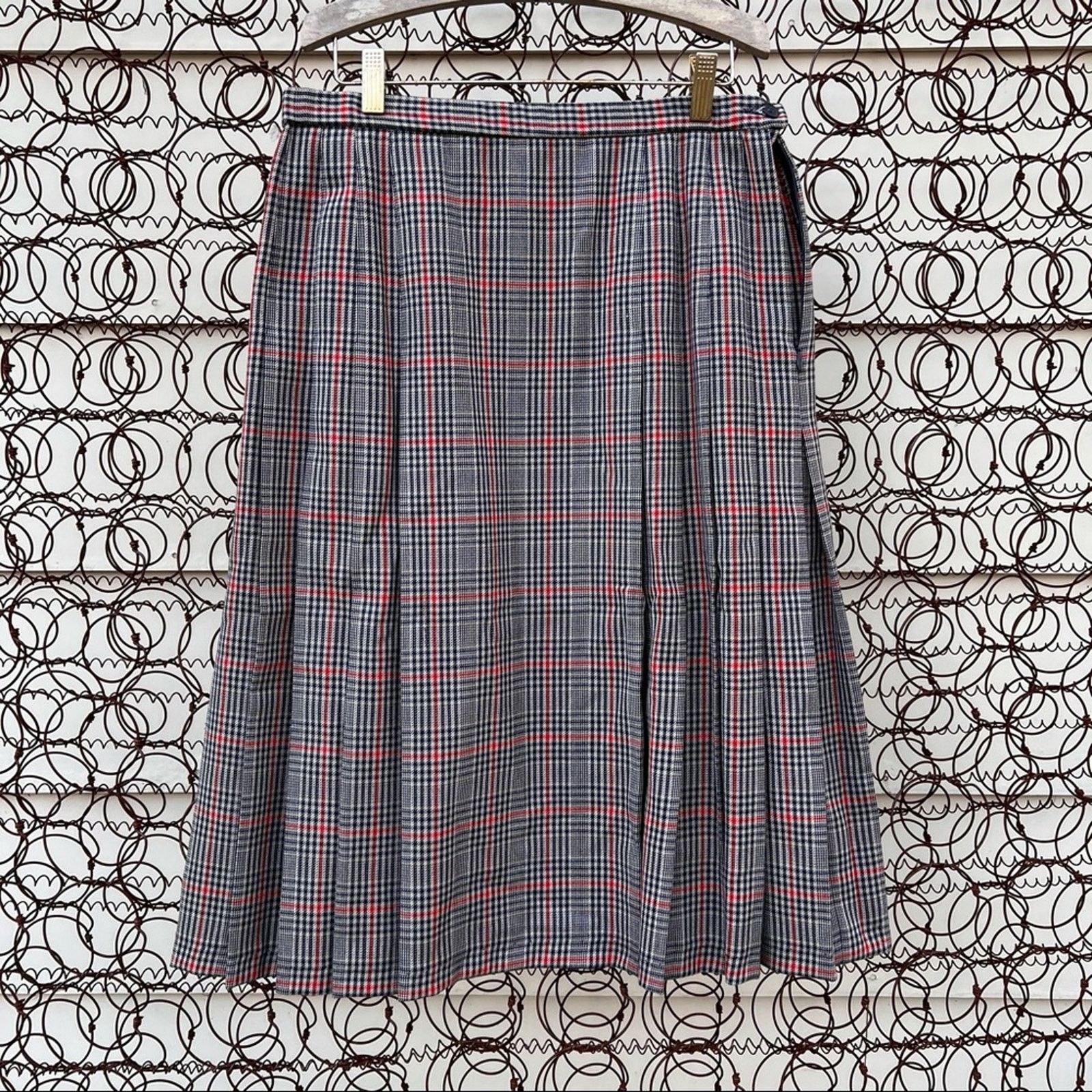 Pendleton Pendleton 100% virgin wool red blue plaid pleated skirt 12 Size 34" / US 12 / IT 48 - 4 Thumbnail