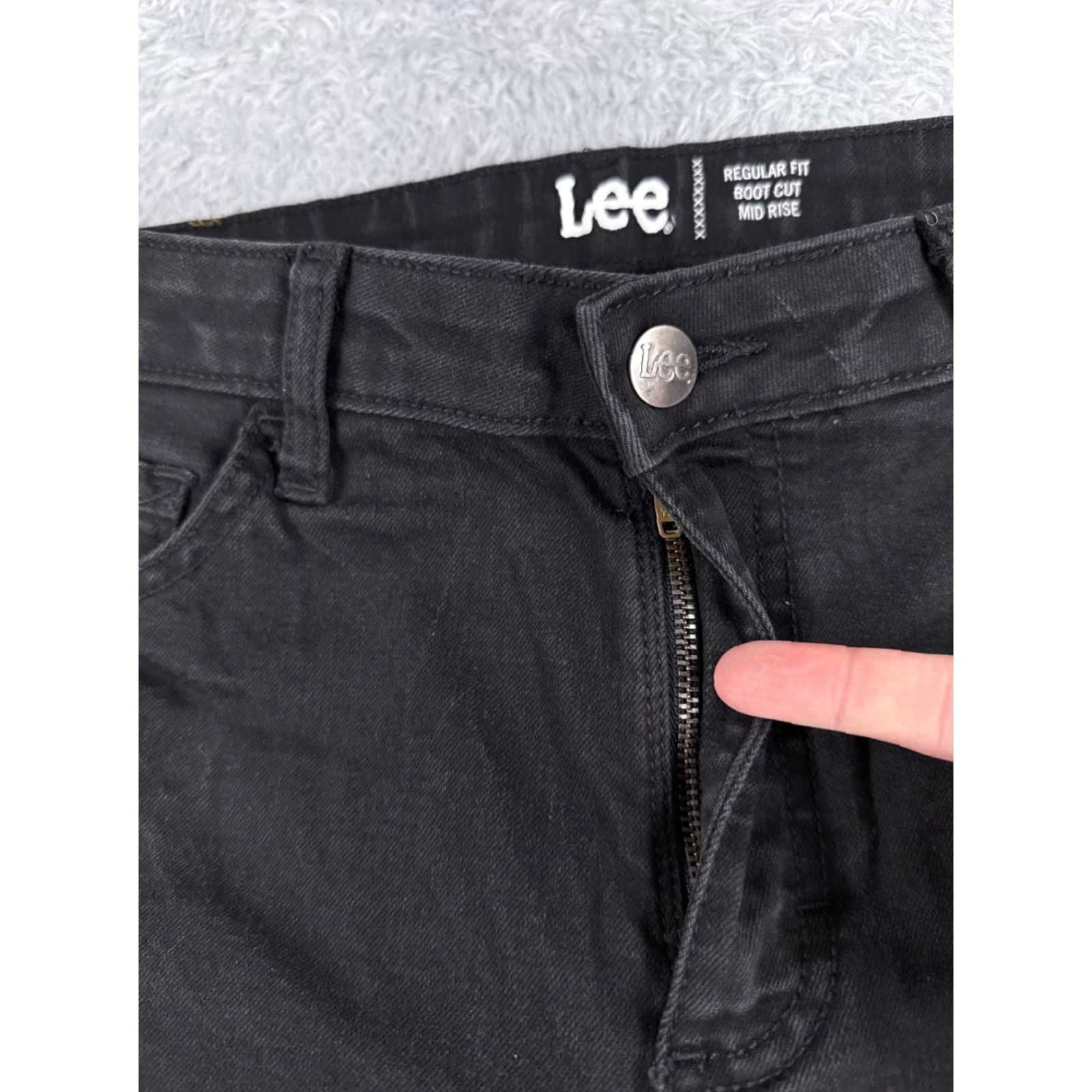Lee Lee Jeans Women 12P Black Denim Bootcut Regular Mid Rise 31x28 Cotton Blend 5-Pocket Zipper Slimming Classic Lee Slender Secret Mens? Size 34" / US 12 / IT 48 - 5 Thumbnail