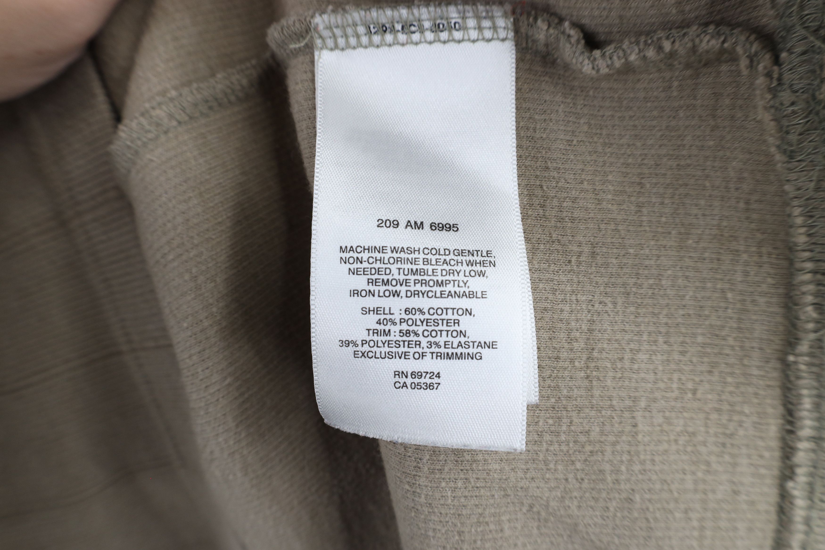 Columbia × Vintage Vintage Columbia Spell Out Ribbed Knit V-Neck Sweater Beige Size US XXL / EU 58 / 5 - 7 Thumbnail