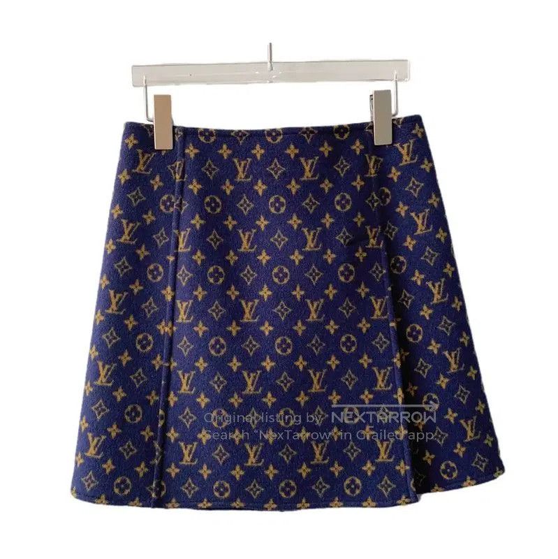 Louis Vuitton Louis Vuitton Women's Navy Wool Skirt . Size 23" - 1 Thumbnail