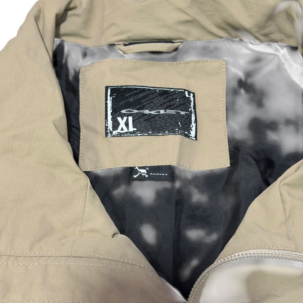 Oakley Oakley Vintage Full Zip Nylon Jacket Beige Khaki Size XL Size US XL / EU 56 / 4 - 3 Thumbnail