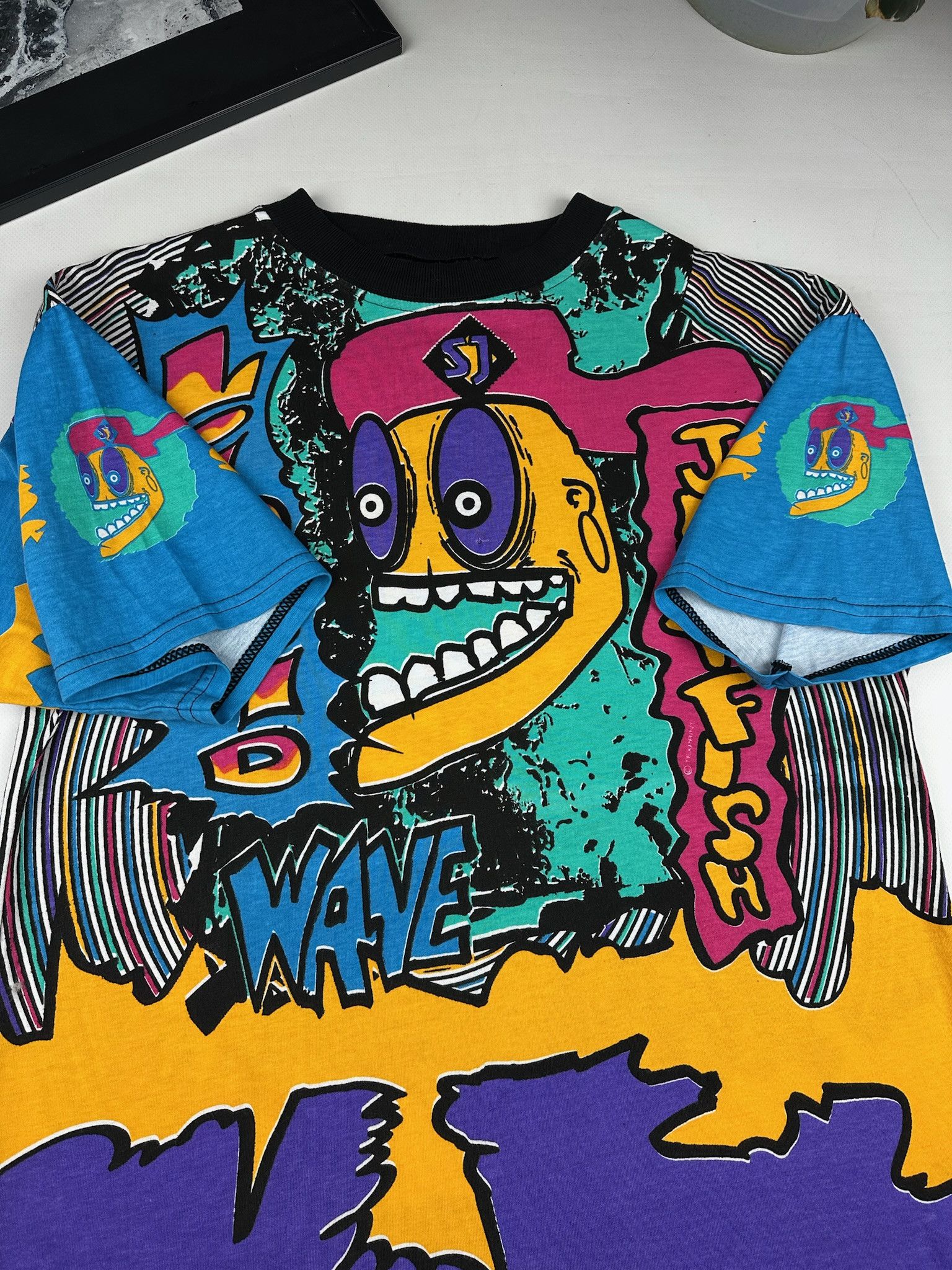 Vintage Vintage 90s Surf Over Print Tshirt AOP acid rave drug lsd Size US M / EU 48-50 / 2 - 5 Thumbnail