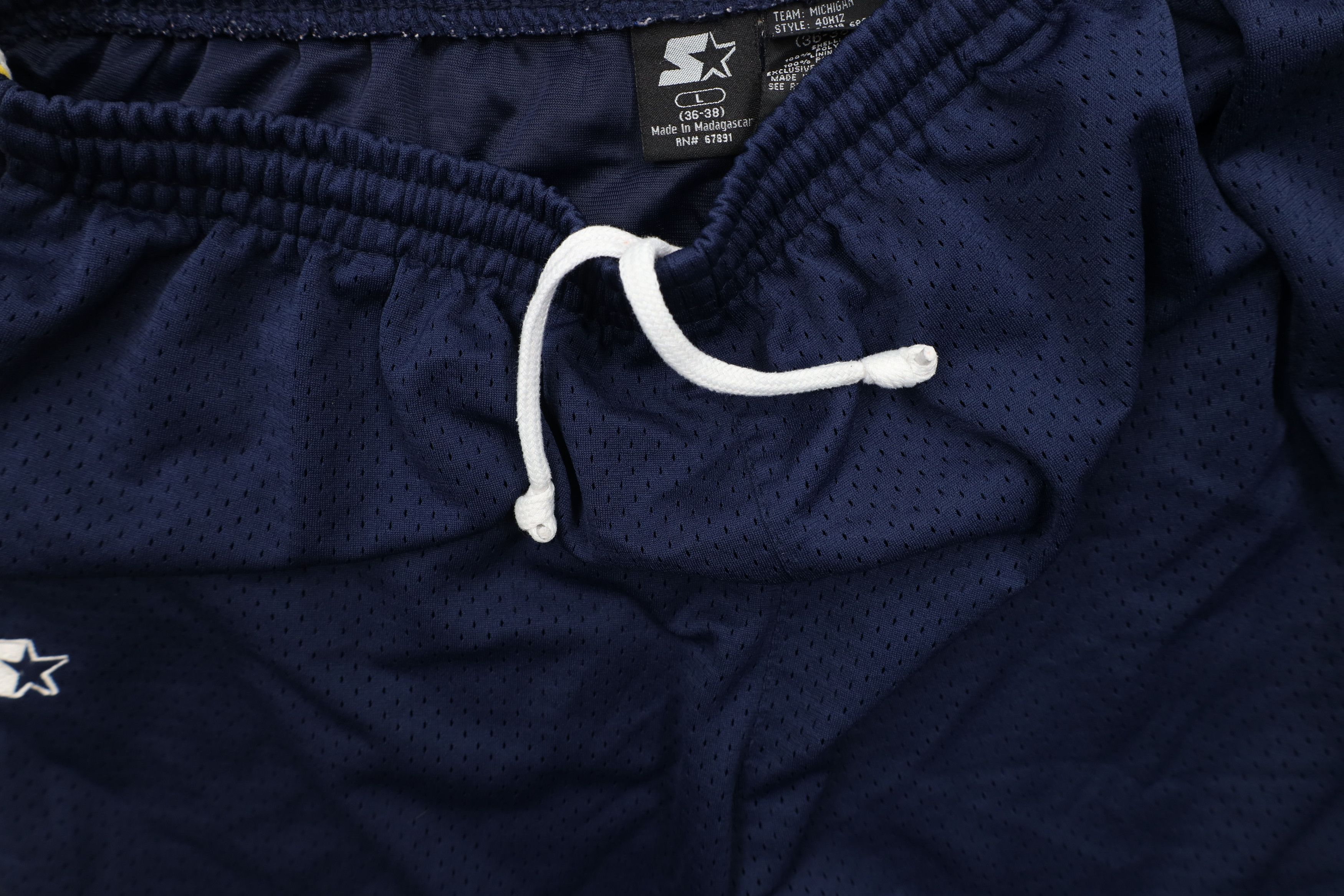 Starter × Vintage Vintage 90s Starter University of Michigan Basketball Shorts Size US 34 / EU 50 - 8 Thumbnail