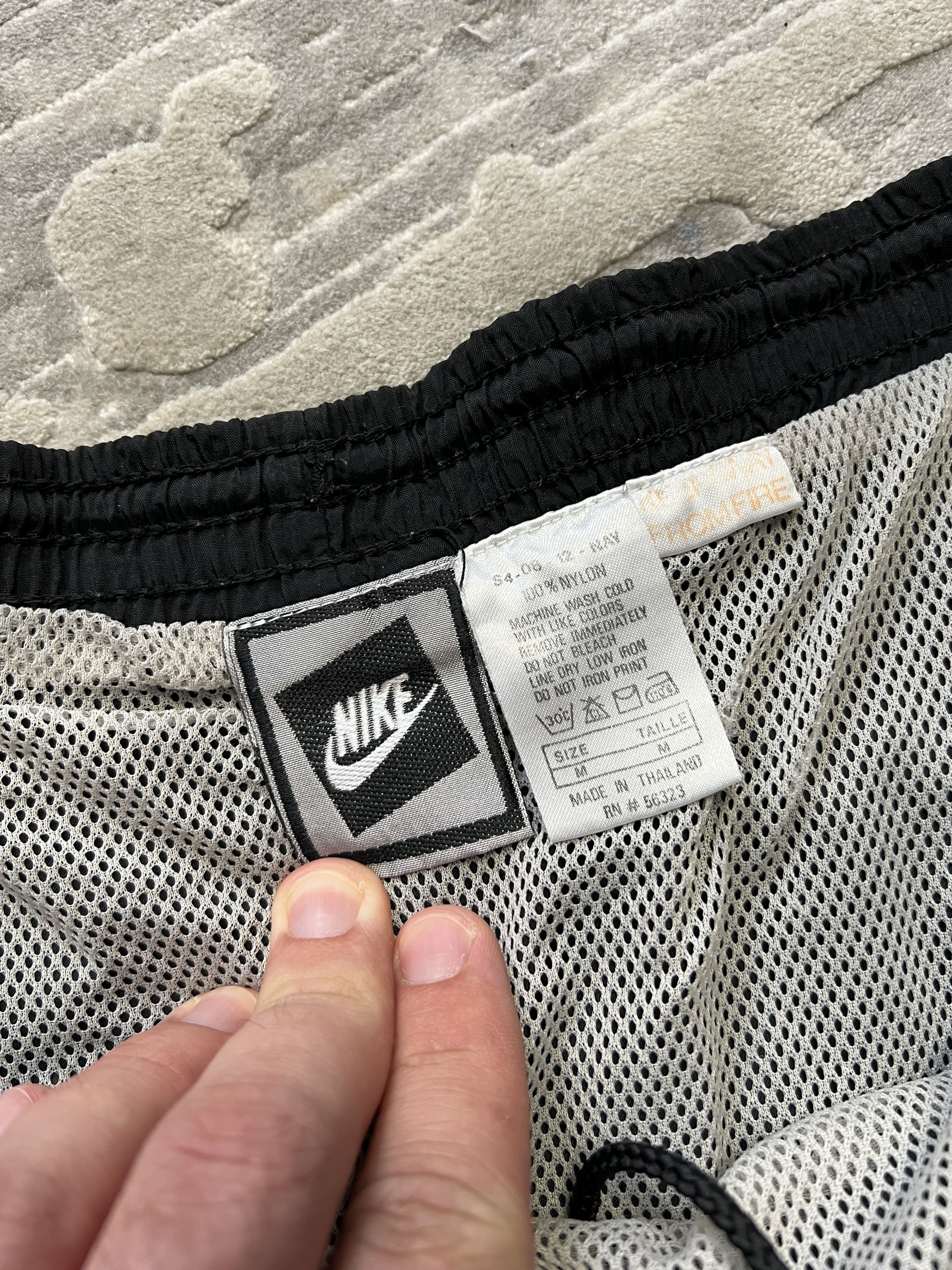 Nike nike vintage rare retro shorts nylon logo Size US 36 / EU 52 - 5 Thumbnail