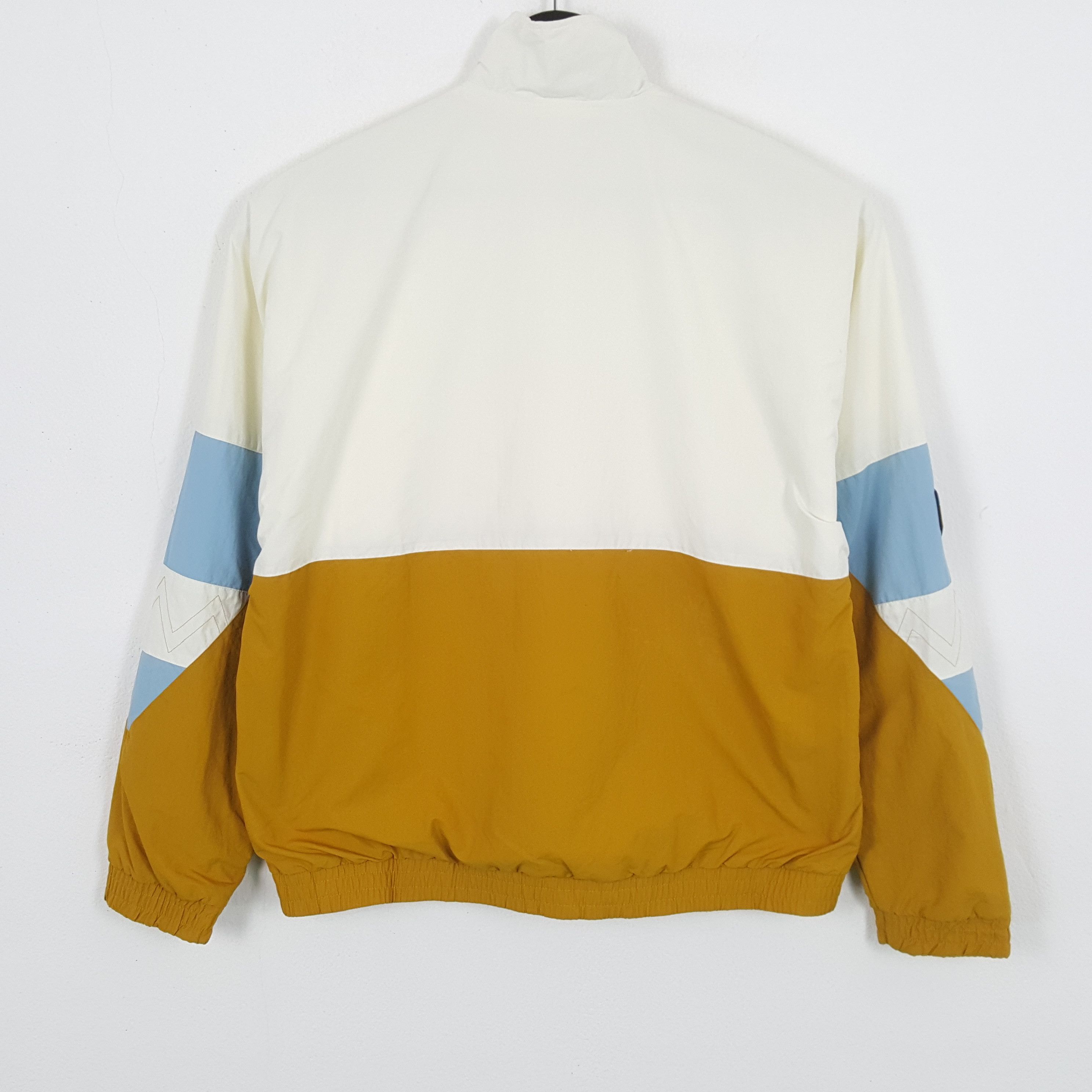 Reebok × Vintage REEBOK x GIGI HADID Nice Sportswear Style Windbreaker Jacket Size US L / EU 52-54 / 3 - 3 Thumbnail