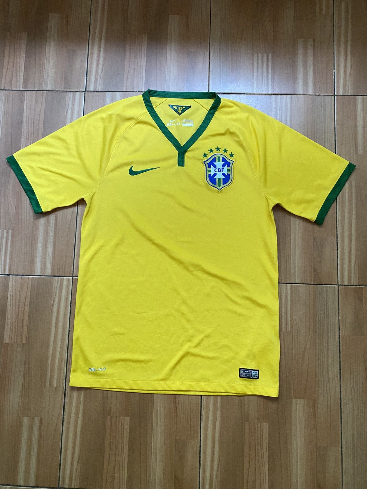 Nike Nike BRASIL 2014 2015 HOME FOOTBALL SHIRT SOCCER JERSEY Size US S / EU 44-46 / 1 - 1 Thumbnail