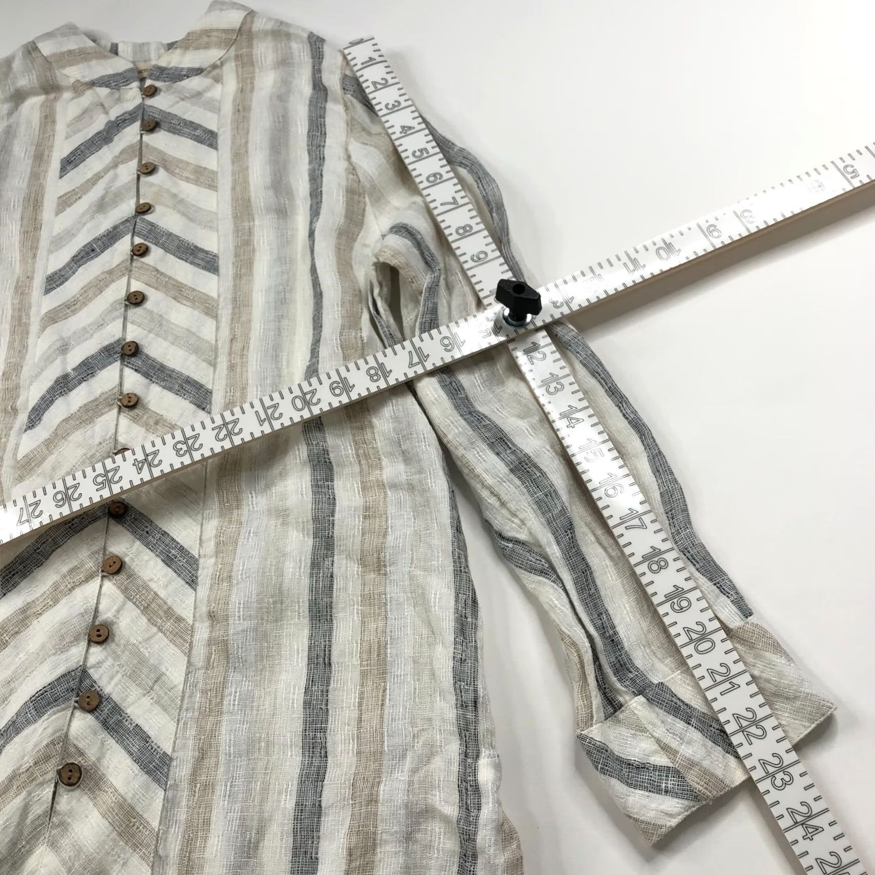 Soft Surroundings Soft Surroundings Shirt Gray 100% Linen Button-Up Mandarin LS MINT Short Sleeve? Size S / US 4 / IT 40 - 3 Thumbnail