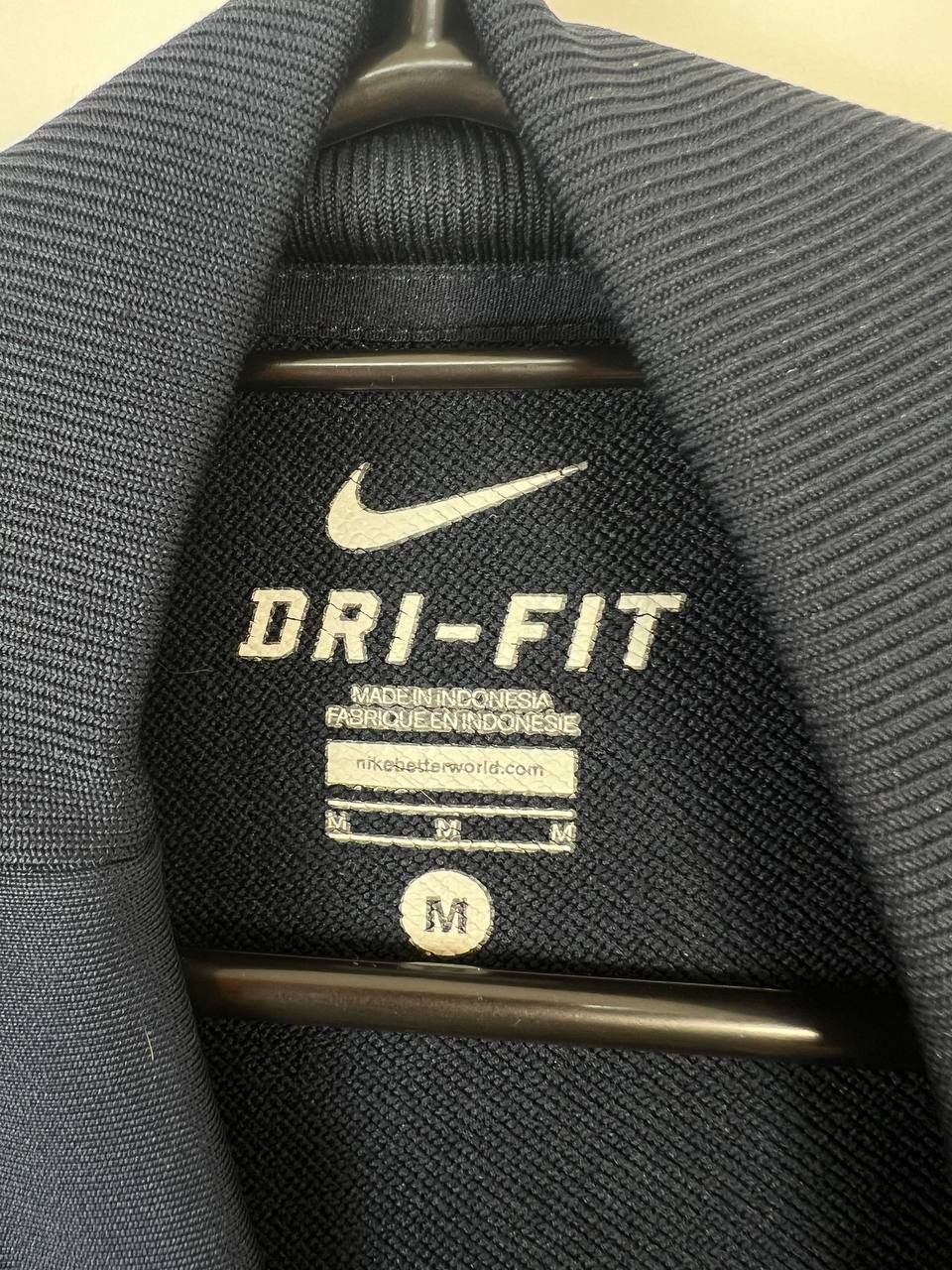 Nike FC BARCELONA 2012 2013 TRAINING TOP QATAR FOUNDATION NIKE Size US M / EU 48-50 / 2 - 3 Thumbnail