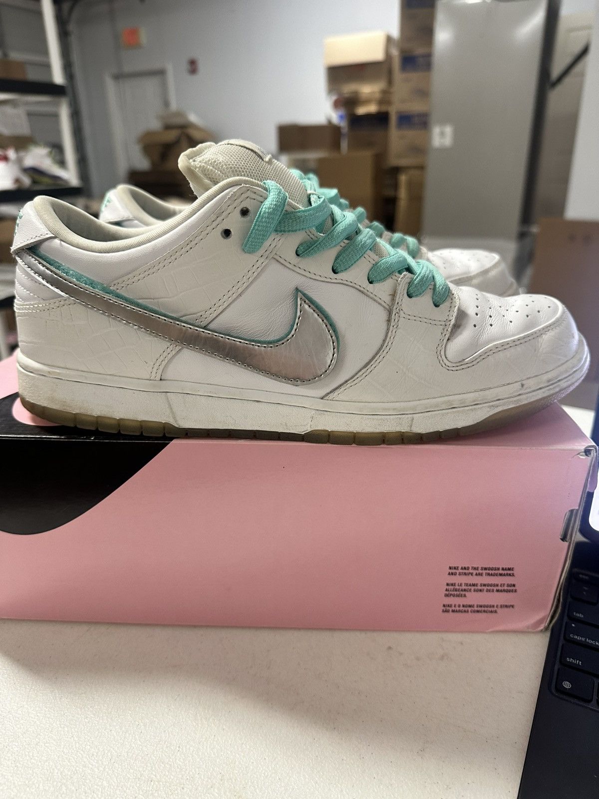 Nike Nike sb dunk low white diamond Size US 10.5 / EU 43-44 - 4 Thumbnail
