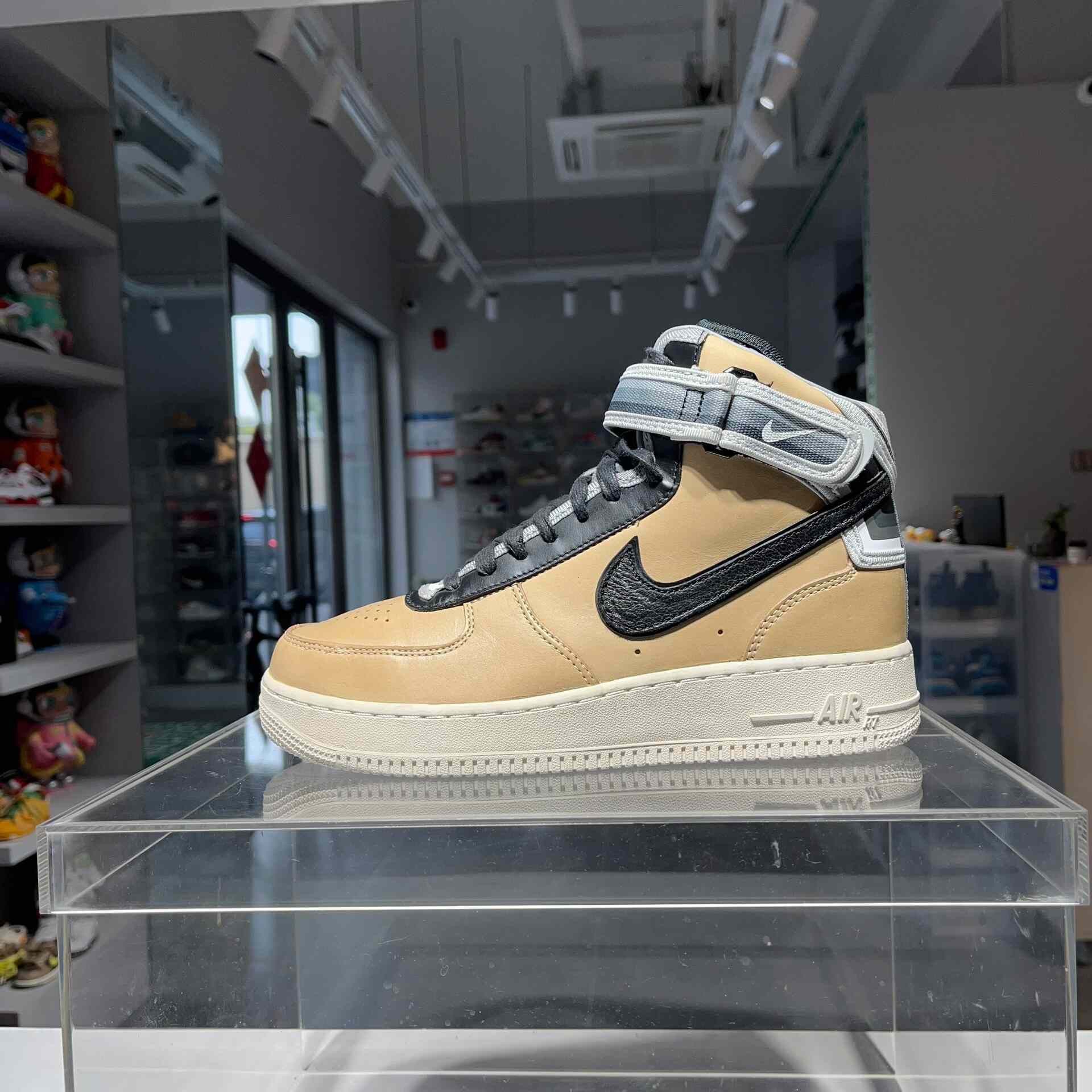 Givenchy Givenchy Lowtop Sneakers 40 Men Size US 7.5 / EU 40-41 - 1 Thumbnail