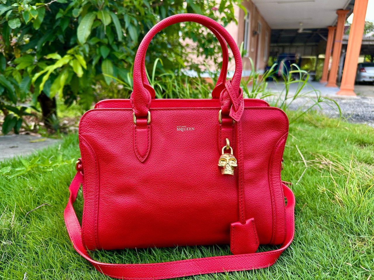 Alexander McQueen Authentic Alexander McQueen Pebbled Leather Tote Bag Size ONE SIZE - 1 Thumbnail