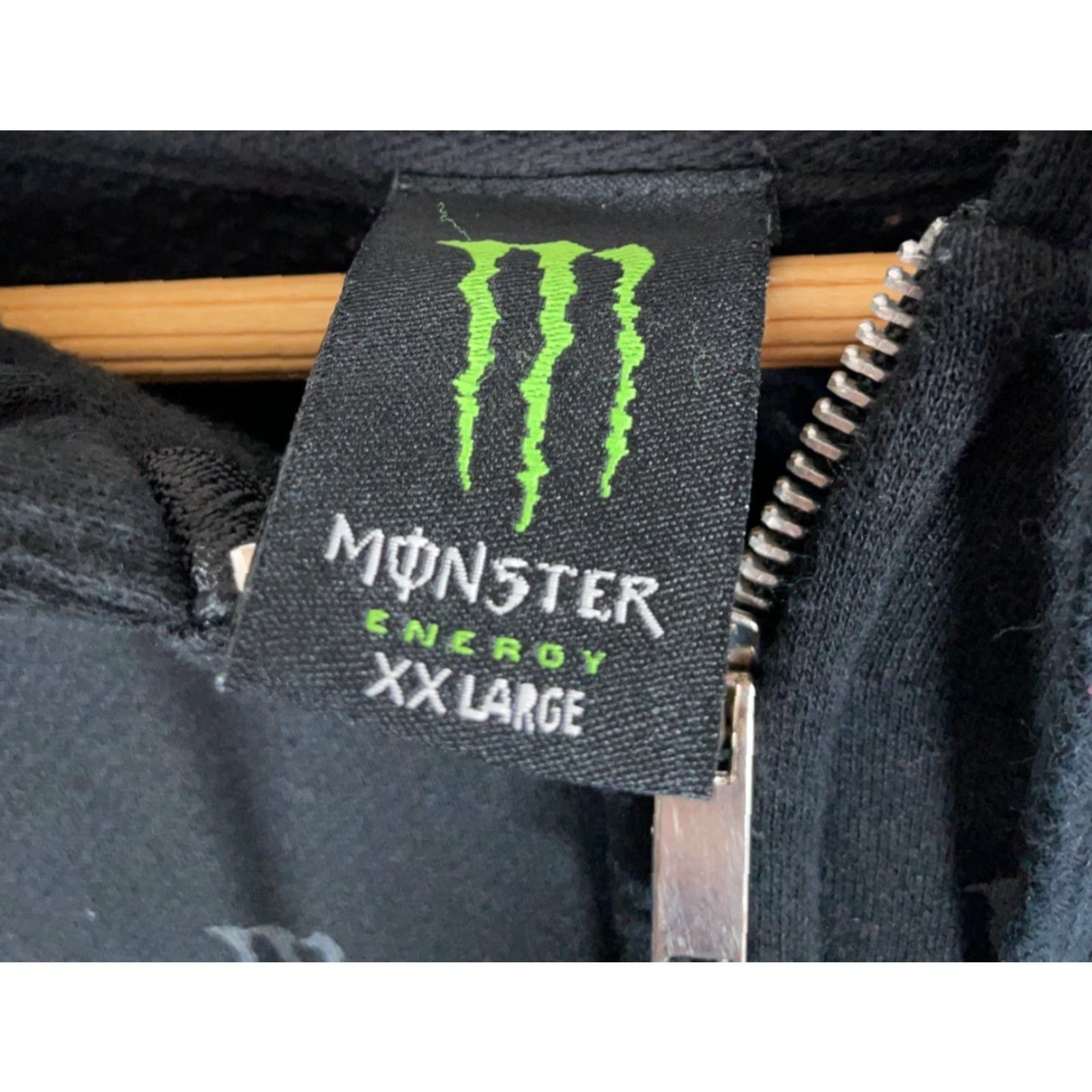 Vintage Monster Energy Hoodie Mens 2XL Black Zip Full 2XL Graphic Print Sweatshirt Official Product Retro Logo Pockets Front Back Accents Size US XXL / EU 58 / 5 - 3 Thumbnail