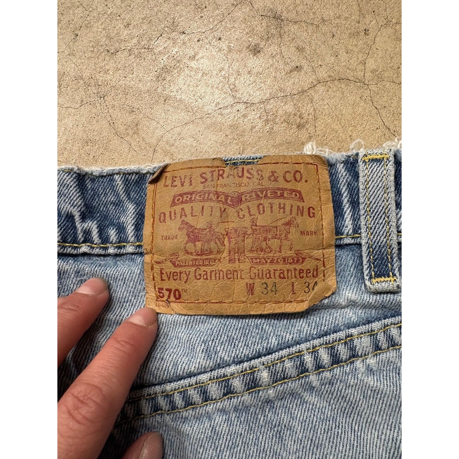 Levi's VTG Levi’s 570 Baggy Fit Jeans 34x34 Light Wash Y2K Size US 34 / EU 50 - 22 Thumbnail