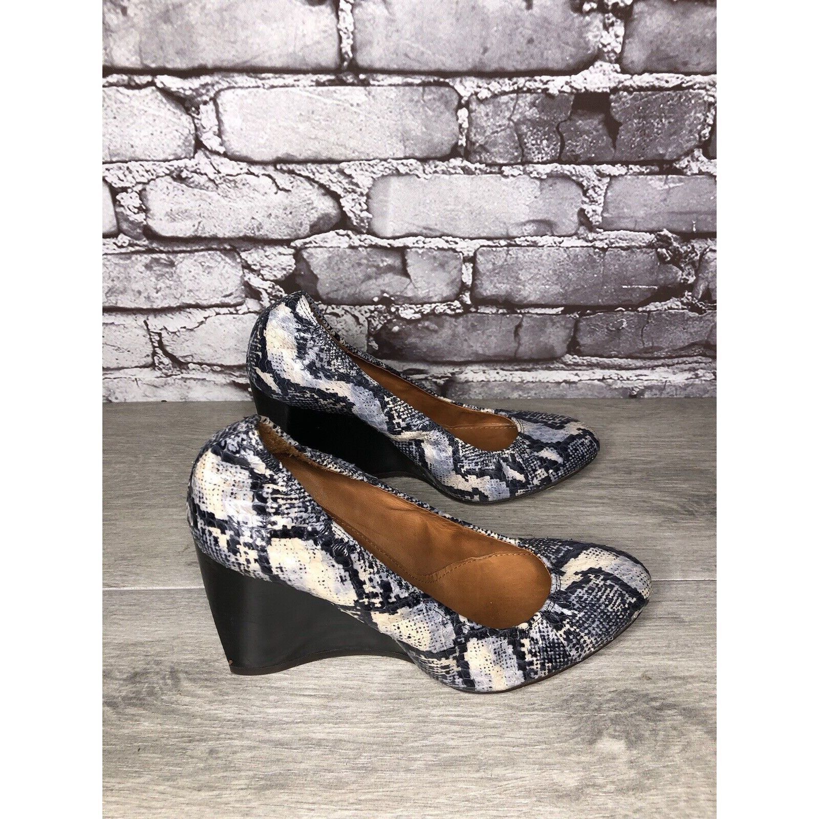 Lanvin LANVIN Ivory Blue Snake Print Leather Ballerina Pumps Wedges Size US 9.5 / IT 39.5 - 19 Thumbnail