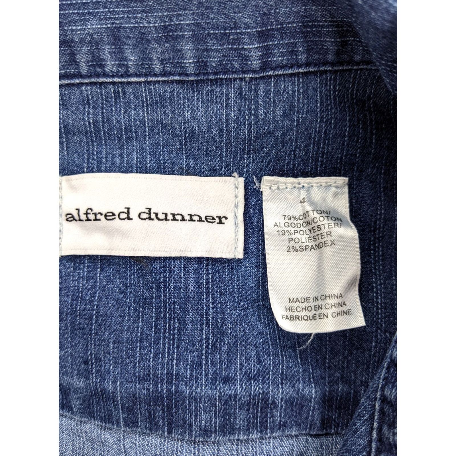 Vintage Alfred Dunner Womens 4 Blue Embellished Jean Jacket Trucker Beads Chain Jacket Size 27" / US 4 / IT 40 - 6 Thumbnail
