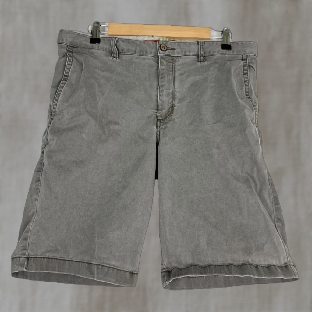 Tommy Bahama Tommy Bahama Mens Gray Shorts Chino Cotton Blend 33 Regular 9.5 33x9.5 Mens Fashion Size US 33 - 1 Thumbnail