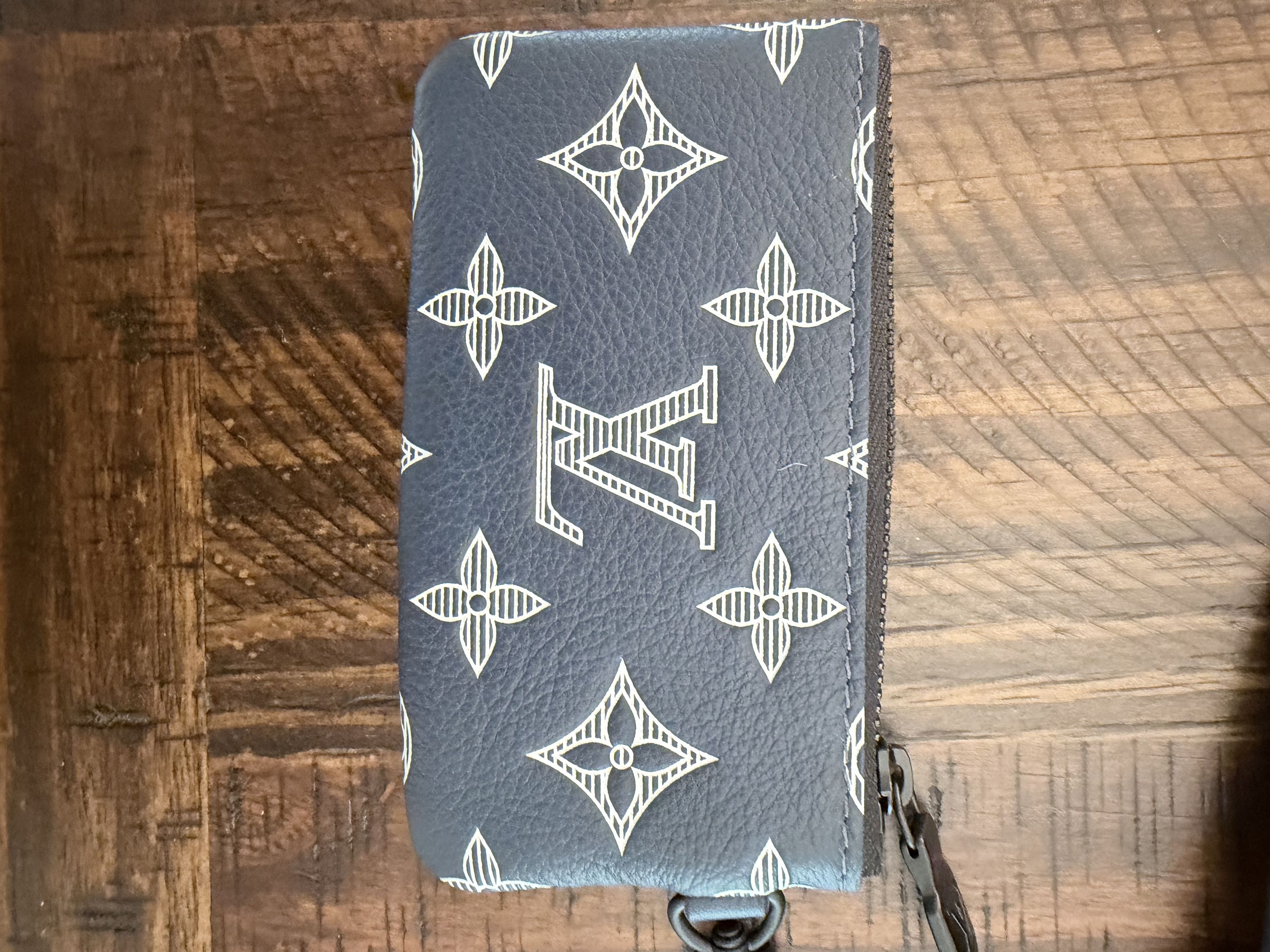 Louis Vuitton Trio Messenger Calfskin Monogram Shadow Ink Blue White Size ONE SIZE - 4 Thumbnail