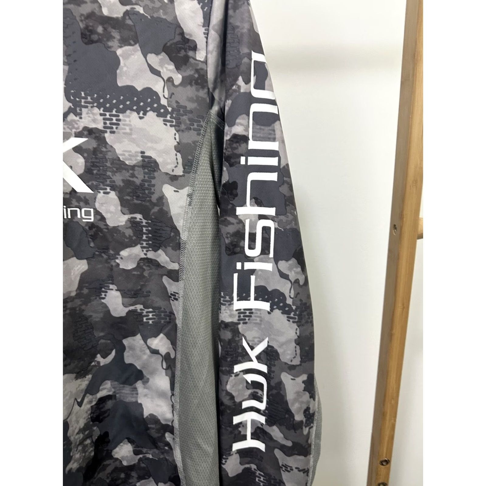 Vintage HUK Gray Camo Light Pullover Hoodie S Mens Size S Hoodie Pullover Gray Camo Fish Theme Size US S / EU 44-46 / 1 - 6 Thumbnail