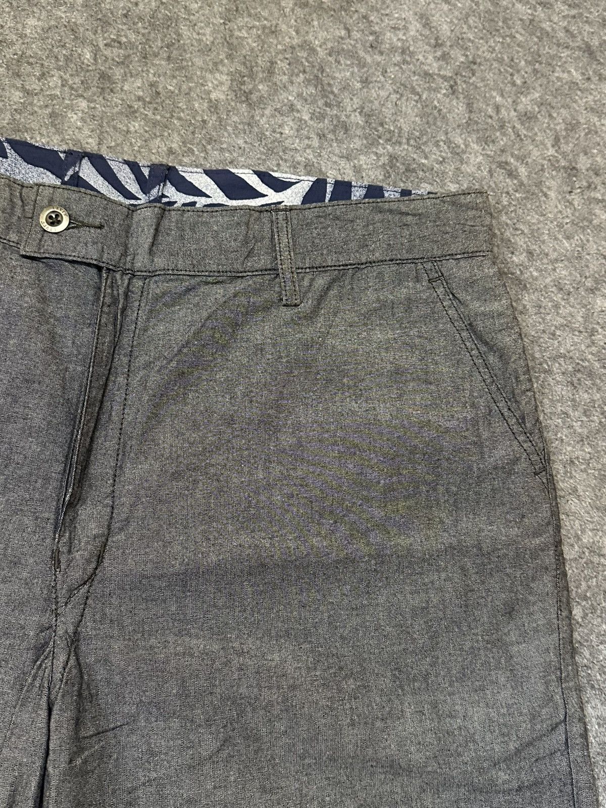 Levi's Levi's Men's 502 Regular Taper Fit chambray chino shorts. Size US 36 / EU 52 - 6 Thumbnail