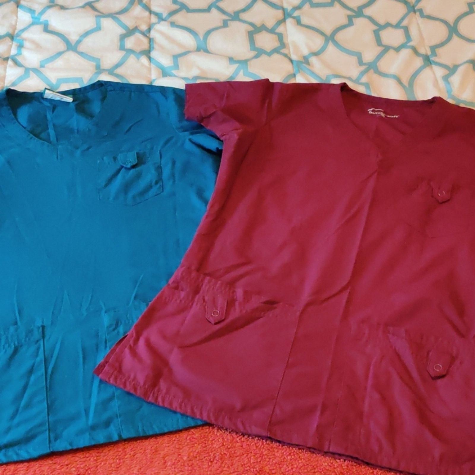 Other Bundle of 2 - Butter-soft scrub tops Size XS / US 0-2 / IT 36-38 - 1 Preview