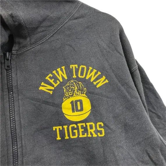 Champion Vtg NEW TOWN TIGERS Champion Basketball Hoodie Zipper Size US L / EU 52-54 / 3 - 7 Thumbnail