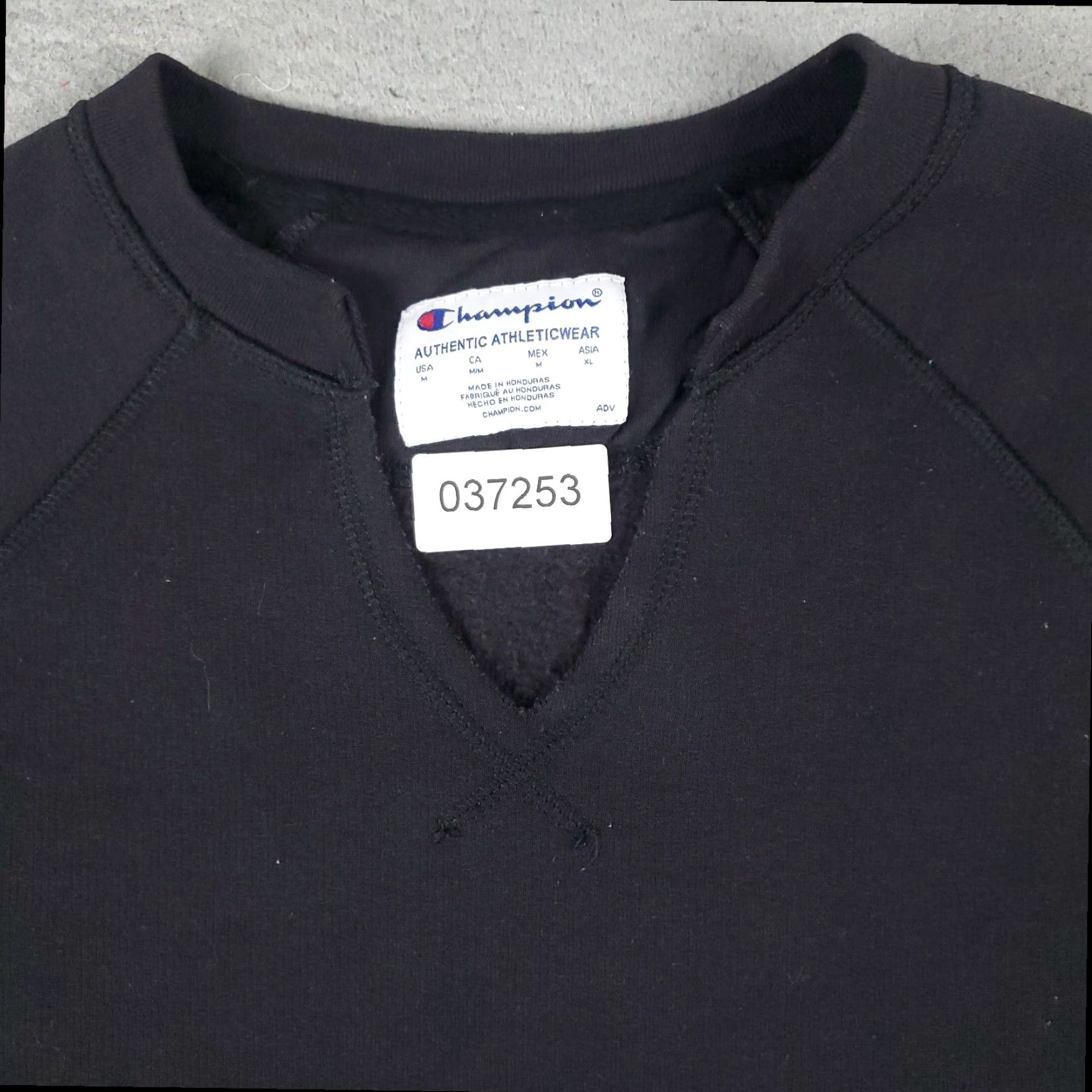 Champion Champion Black Long Sleeve Pullover Sweater Women's Medium Fleece Size M / US 6-8 / IT 42-44 - 2 Thumbnail