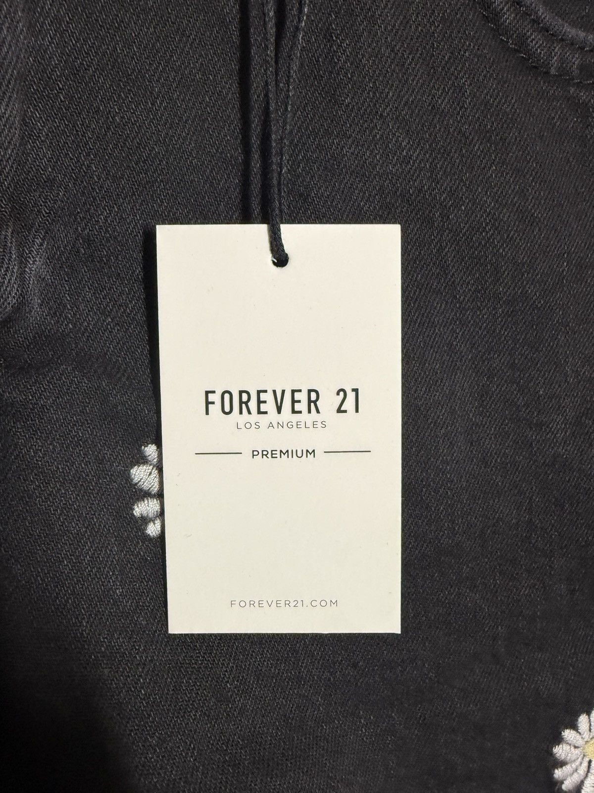 Forever 21 Forvever 21 Black Floral Denim Shorts Size 31" - 2 Thumbnail