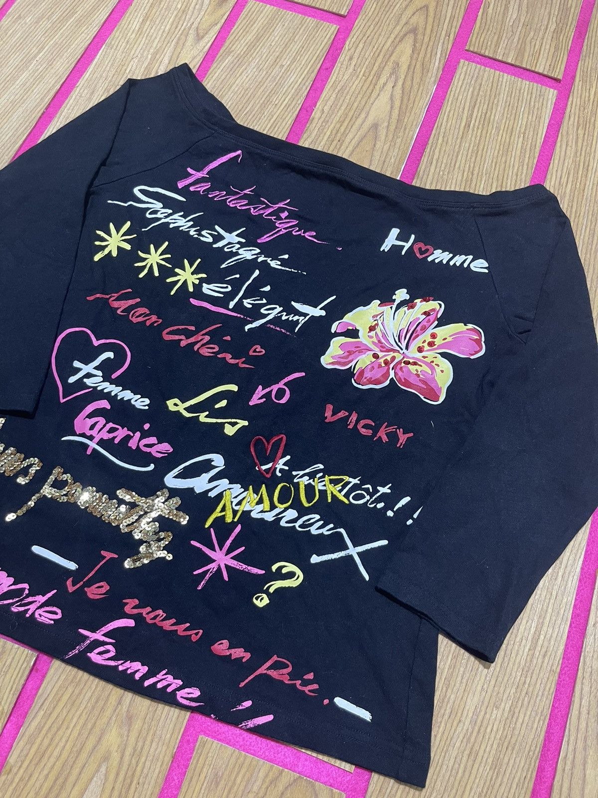 If Six Was Nine Y2K VICKY COUTURE long sleeve tshirt women Size S / US 4 / IT 40 - 2 Thumbnail