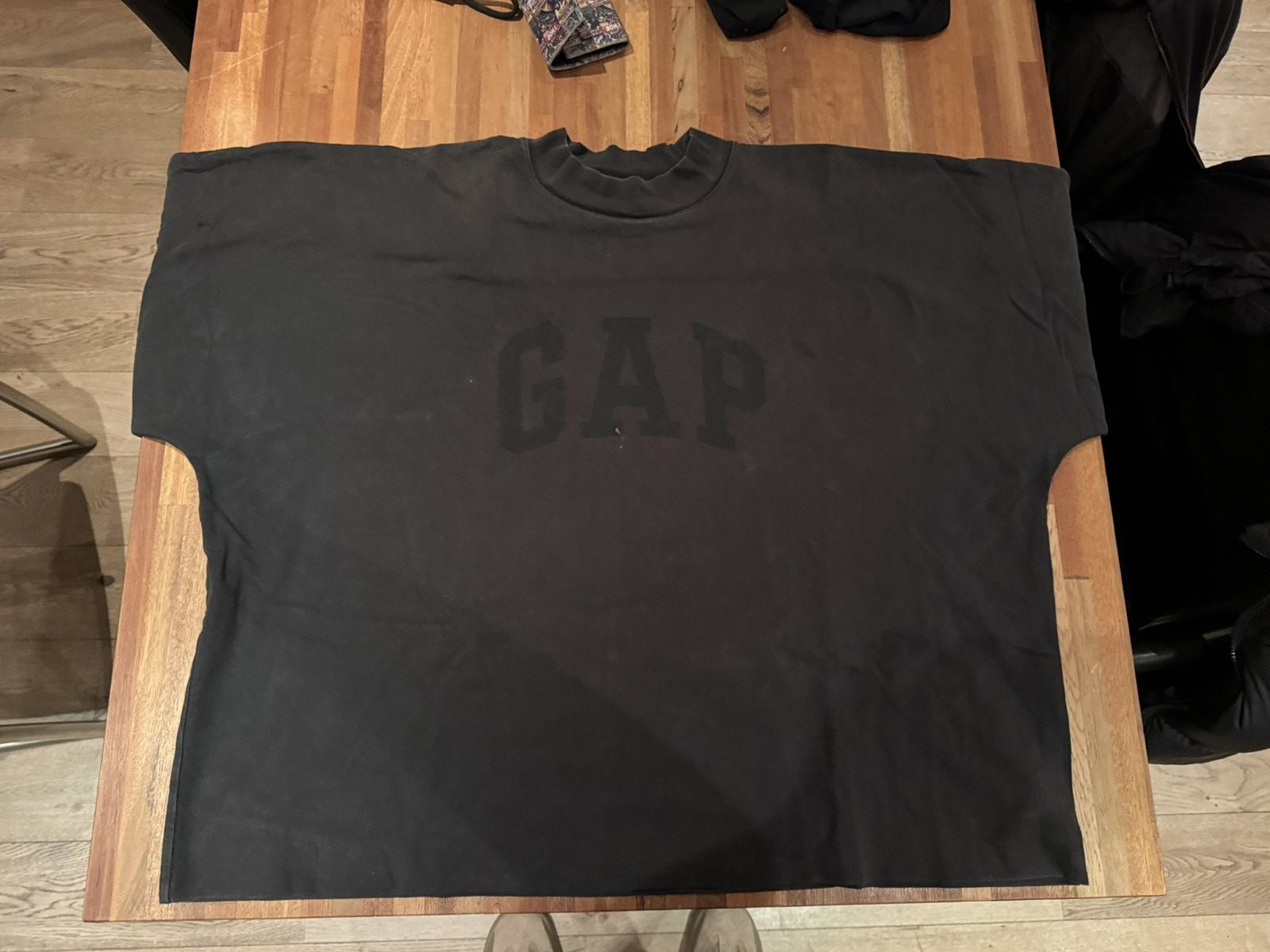 Yeezy YEEZY GAP ENGINEERED BY BALENCIAGA NO SEAM DOVE TEE BLACK Size US L / EU 52-54 / 3 - 1 Thumbnail